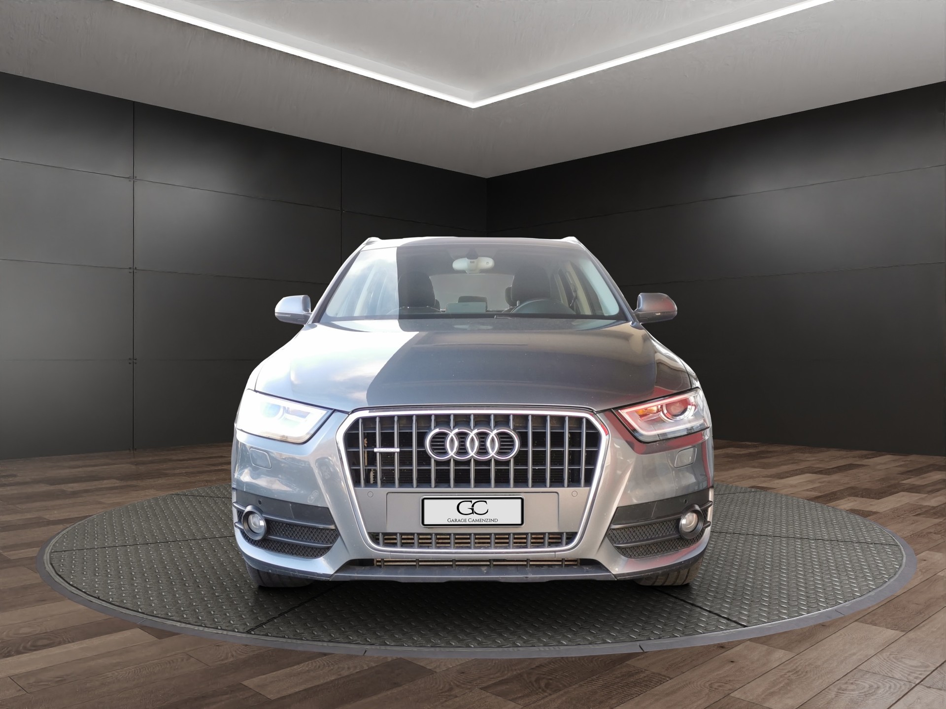 AUDI Q3 2.0 TDI quattro S-tronic-showroom-element-1
