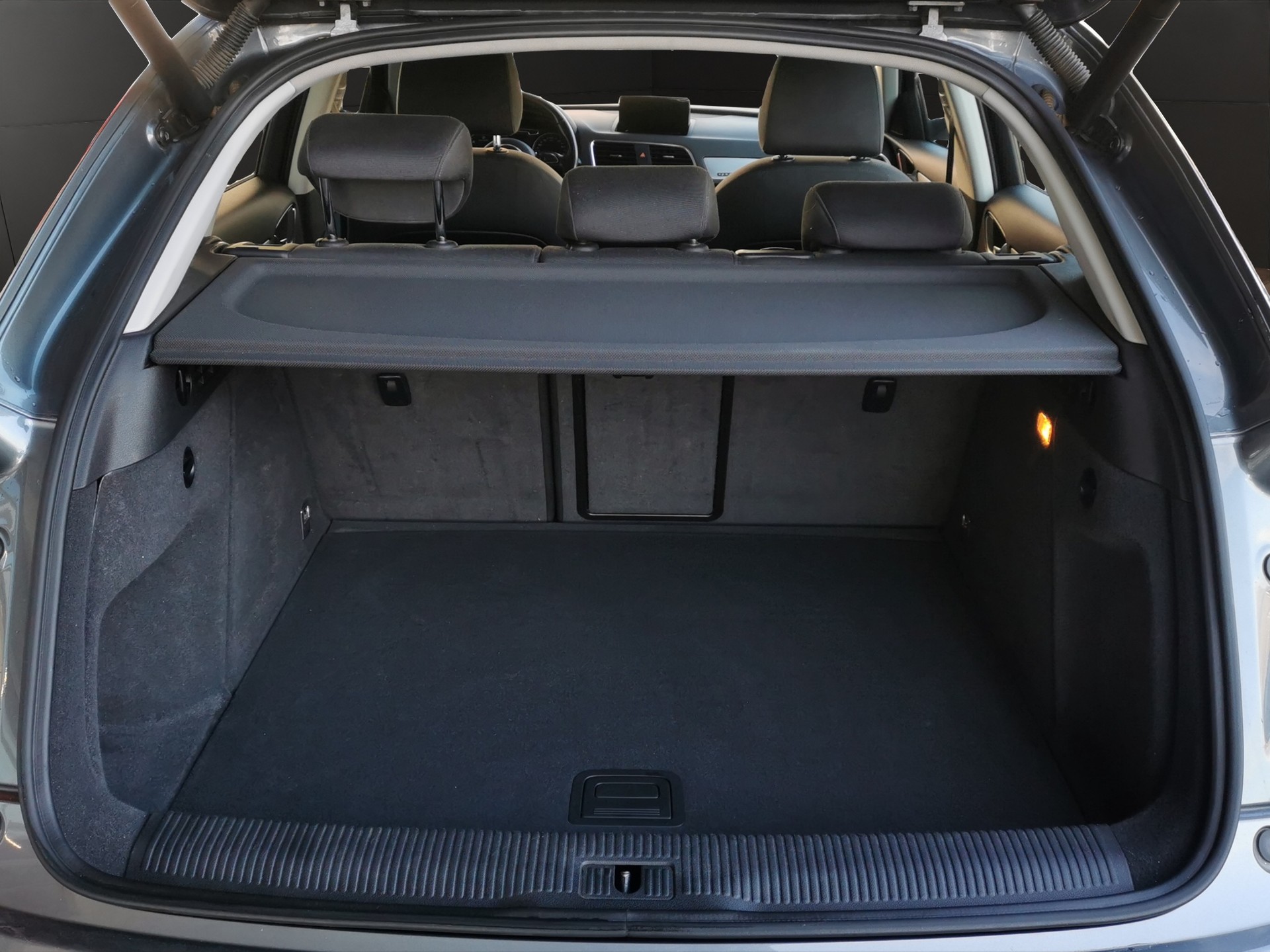 AUDI Q3 2.0 TDI quattro S-tronic-image-8