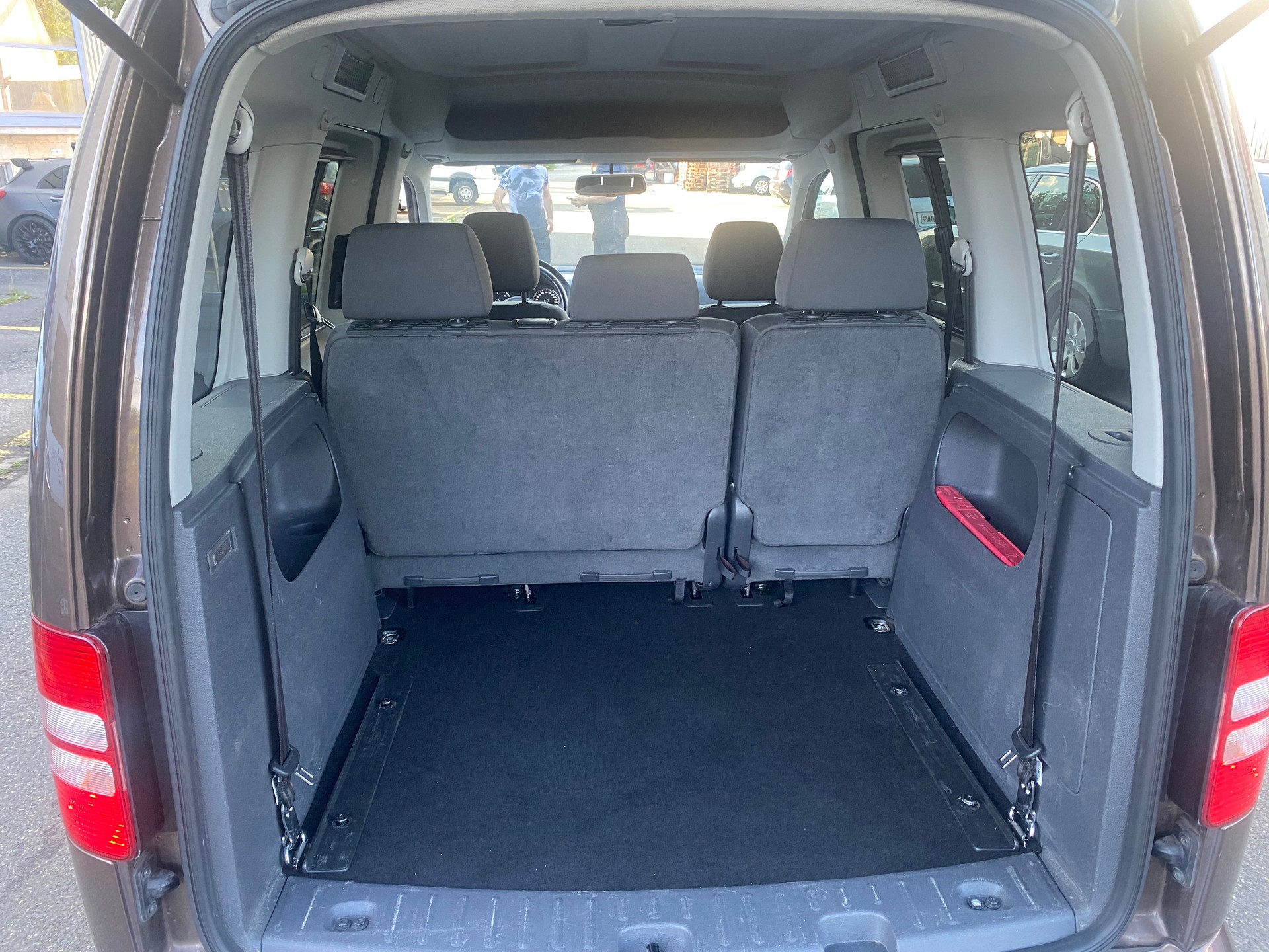 VW Caddy 1.6 TDI Blue Motion Technology Highline DSG-image-8