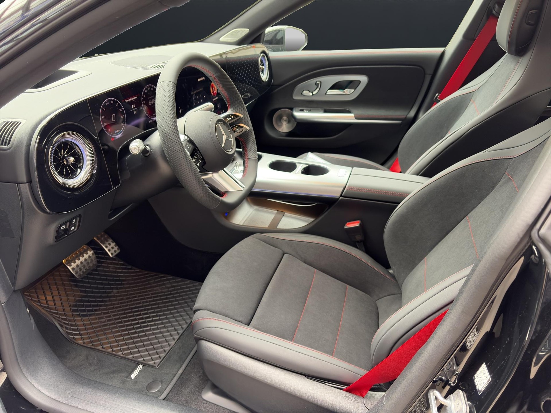 MERCEDES-BENZ CLA 350 AMG Line 4matic-image-6