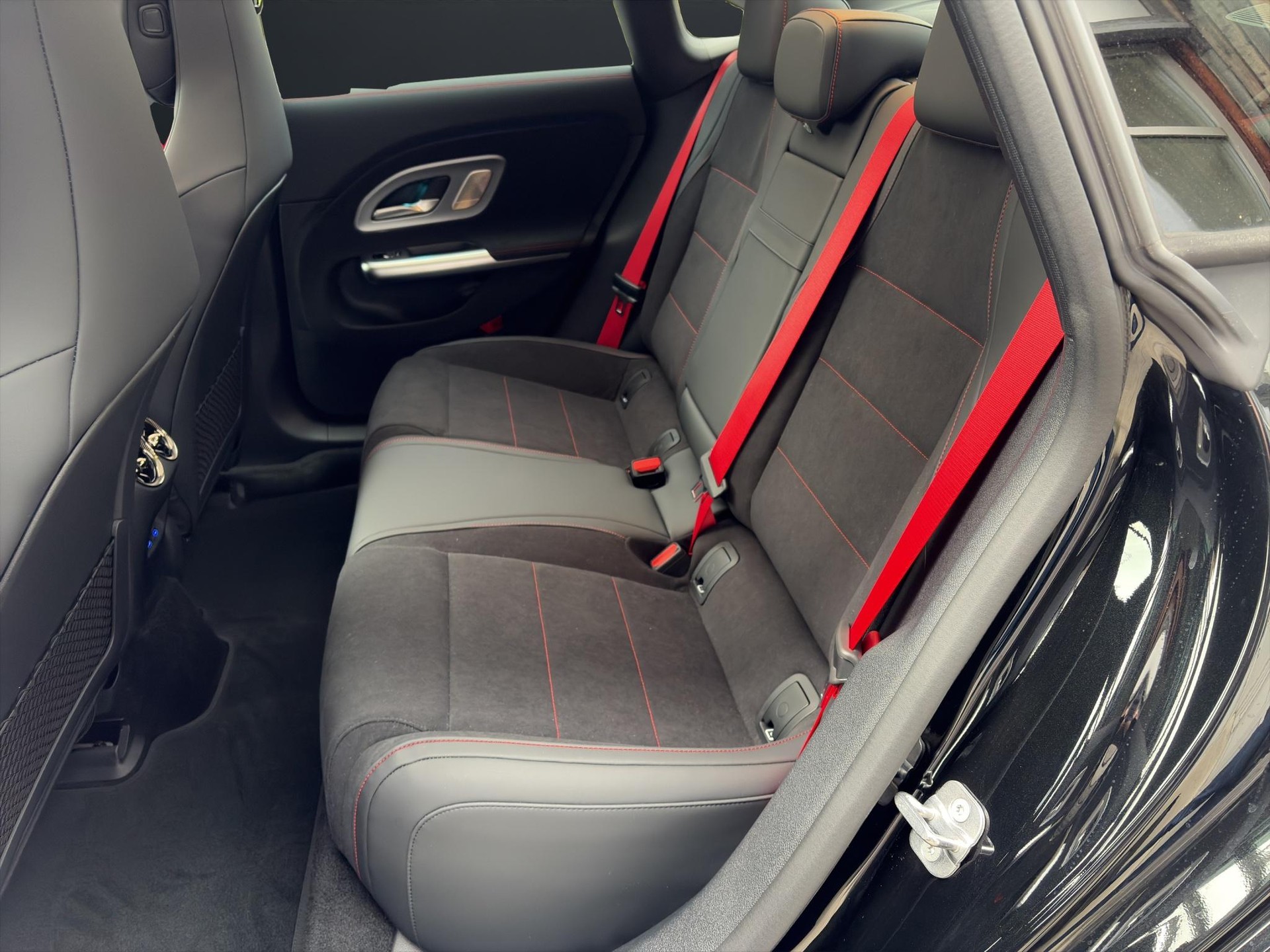 MERCEDES-BENZ CLA 350 AMG Line 4matic-image-7