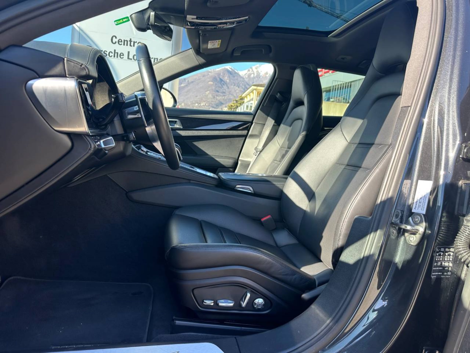 PORSCHE Panamera 4 E-Hybrid Sport Turismo-showroom-element-3