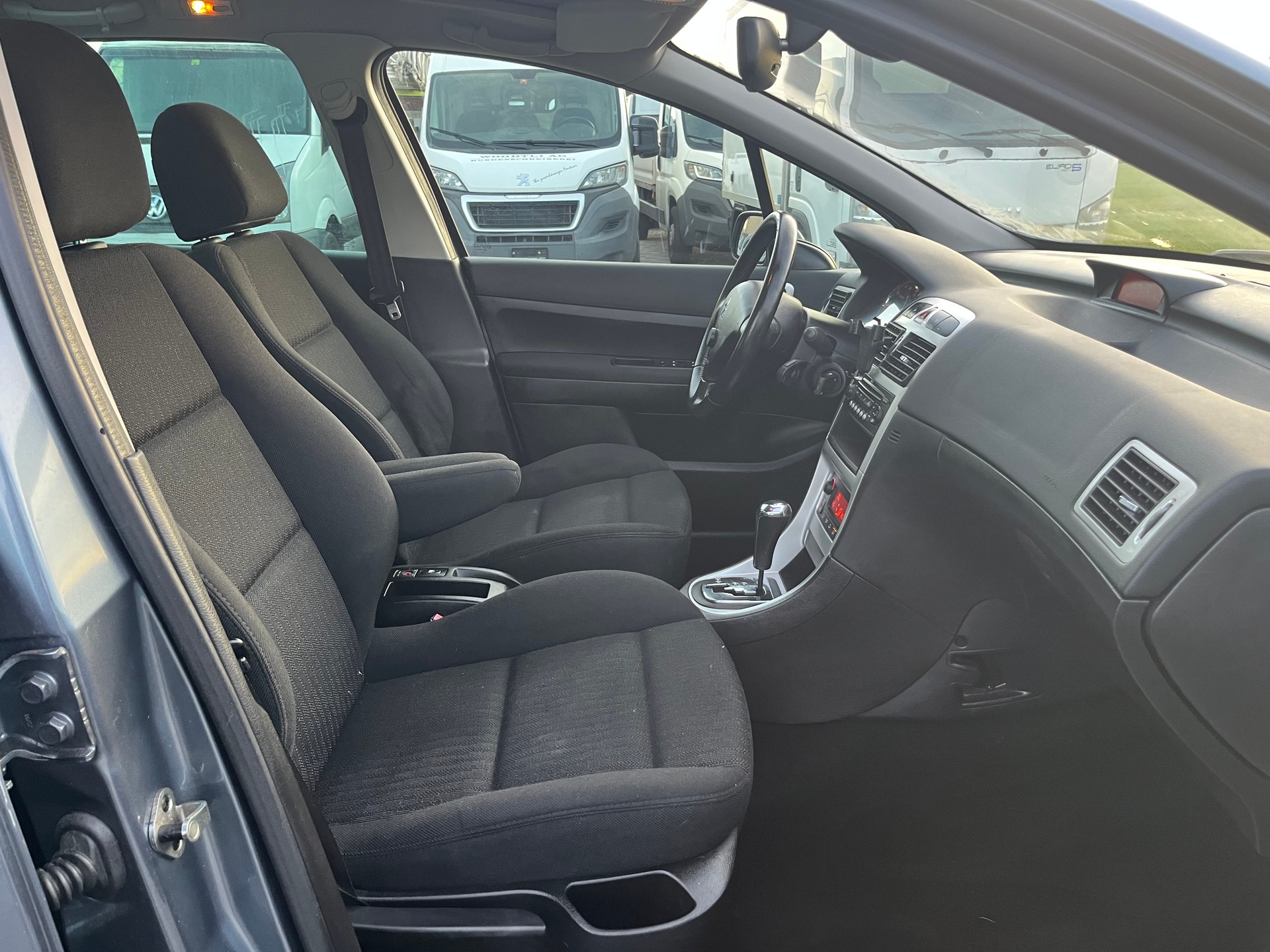 PEUGEOT 307 SW 2.0 16V XS-image-7