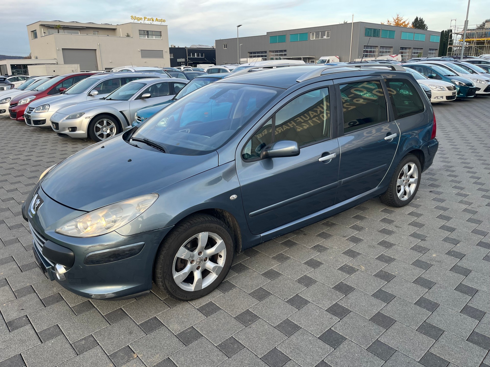PEUGEOT 307 SW 2.0 16V XS-image-2