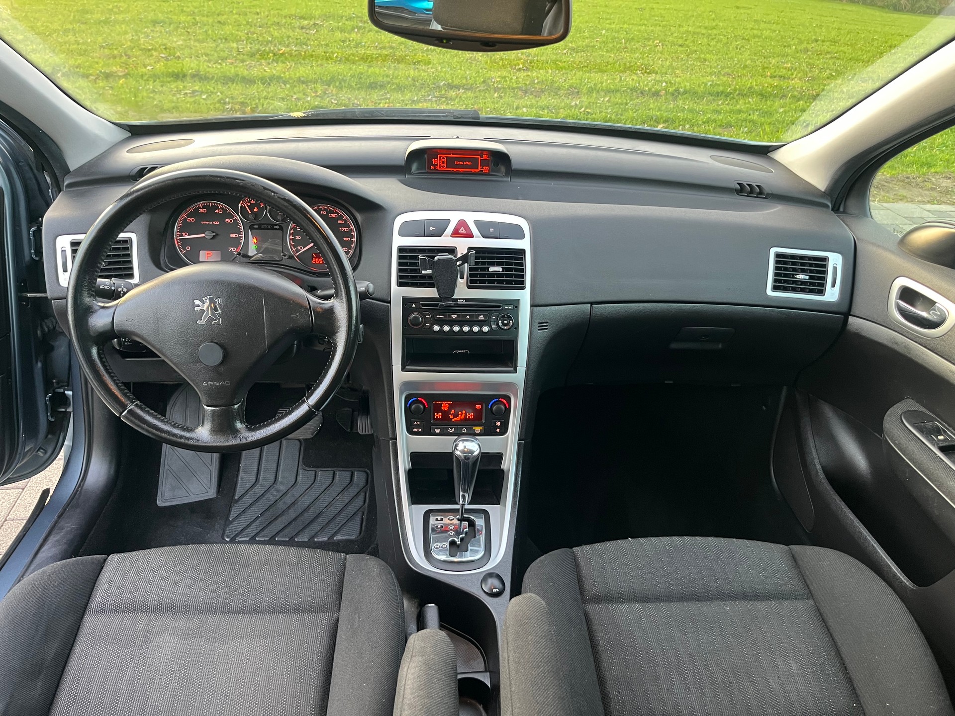 PEUGEOT 307 SW 2.0 16V XS-image-11