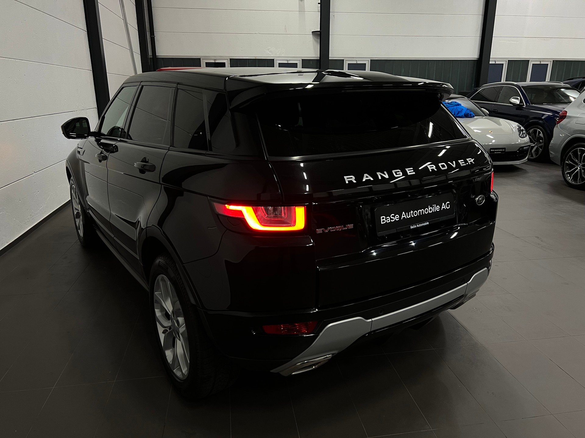 LAND ROVER Range Rover Evoque 2.0 TD4 HSE AT9-image-15