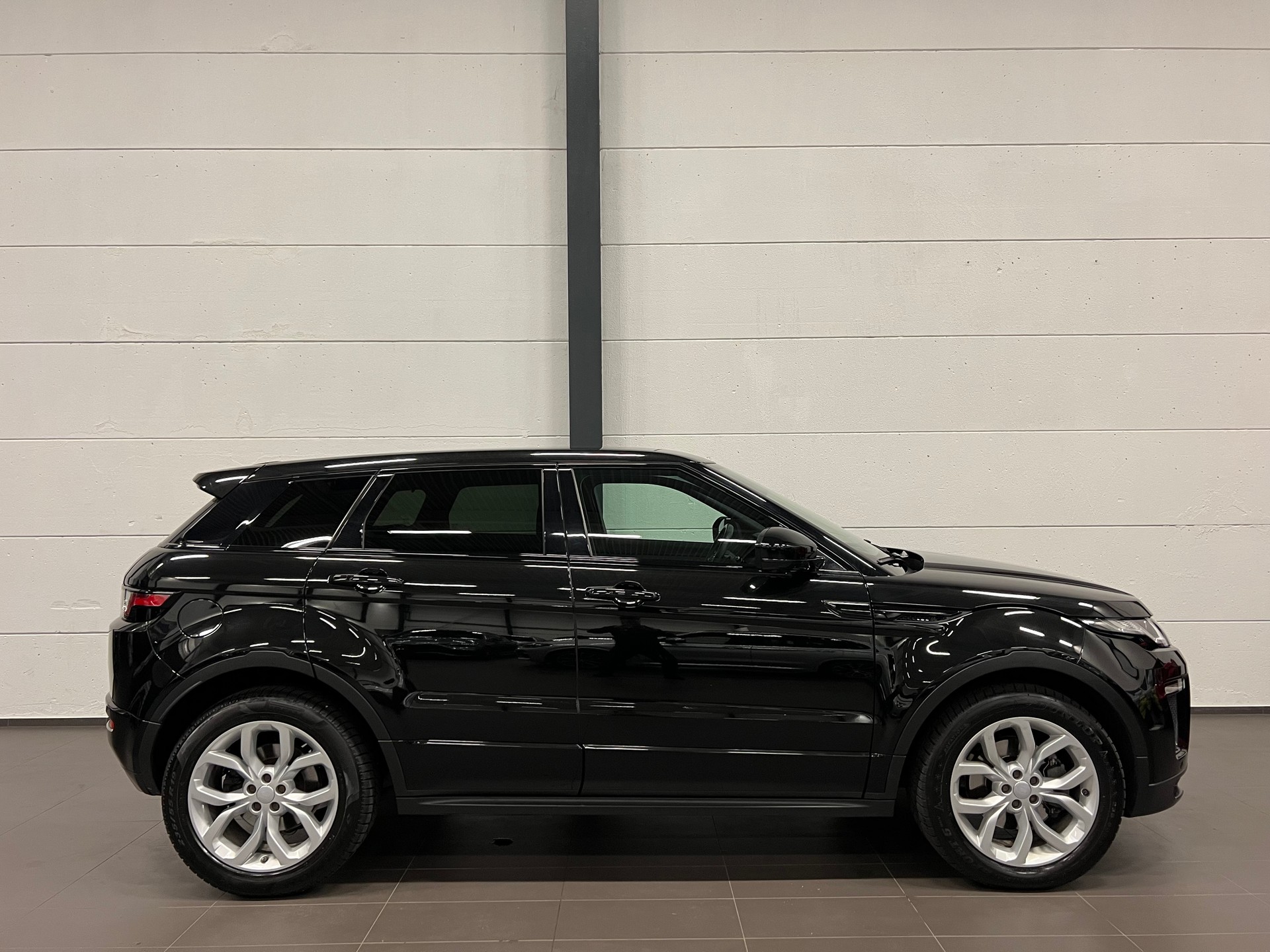 LAND ROVER Range Rover Evoque 2.0 TD4 HSE AT9-image-9