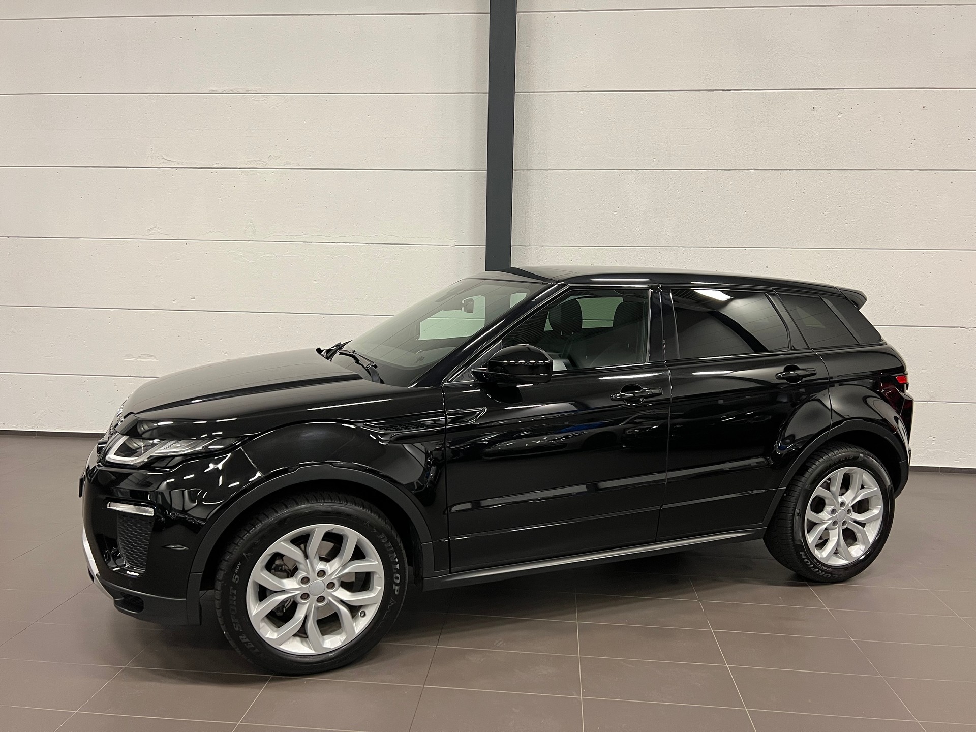 LAND ROVER Range Rover Evoque 2.0 TD4 HSE AT9-image-2