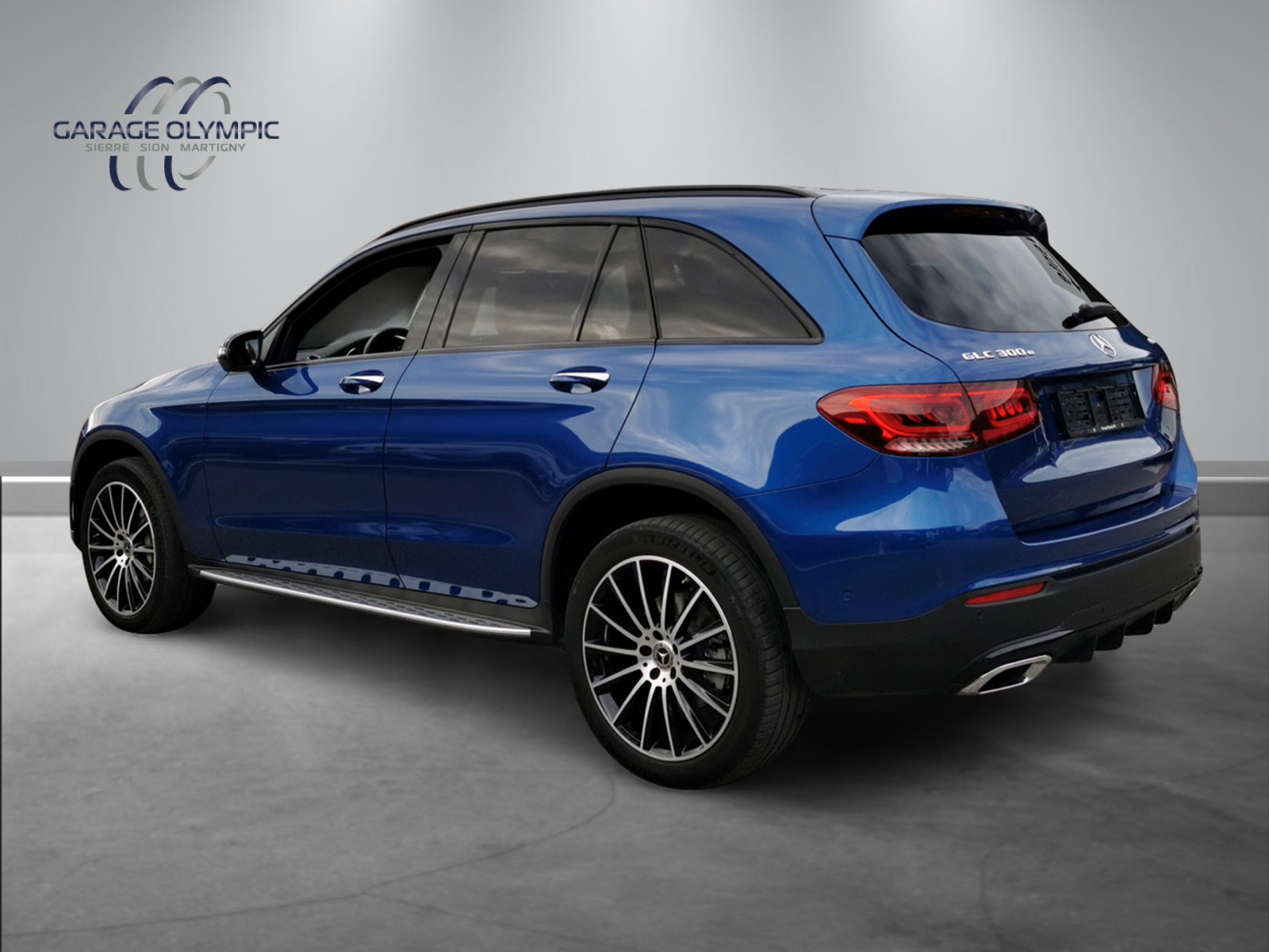 MERCEDES-BENZ GLC 300 e AMG Line 4Matic 9G-Tronic-image-4