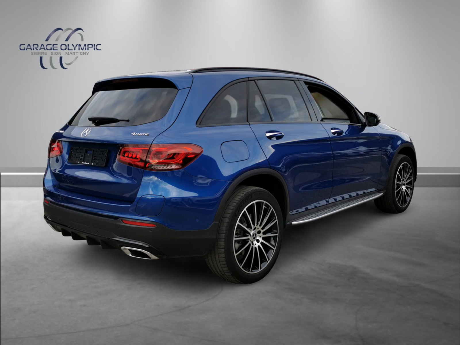 MERCEDES-BENZ GLC 300 e AMG Line 4Matic 9G-Tronic-image-3