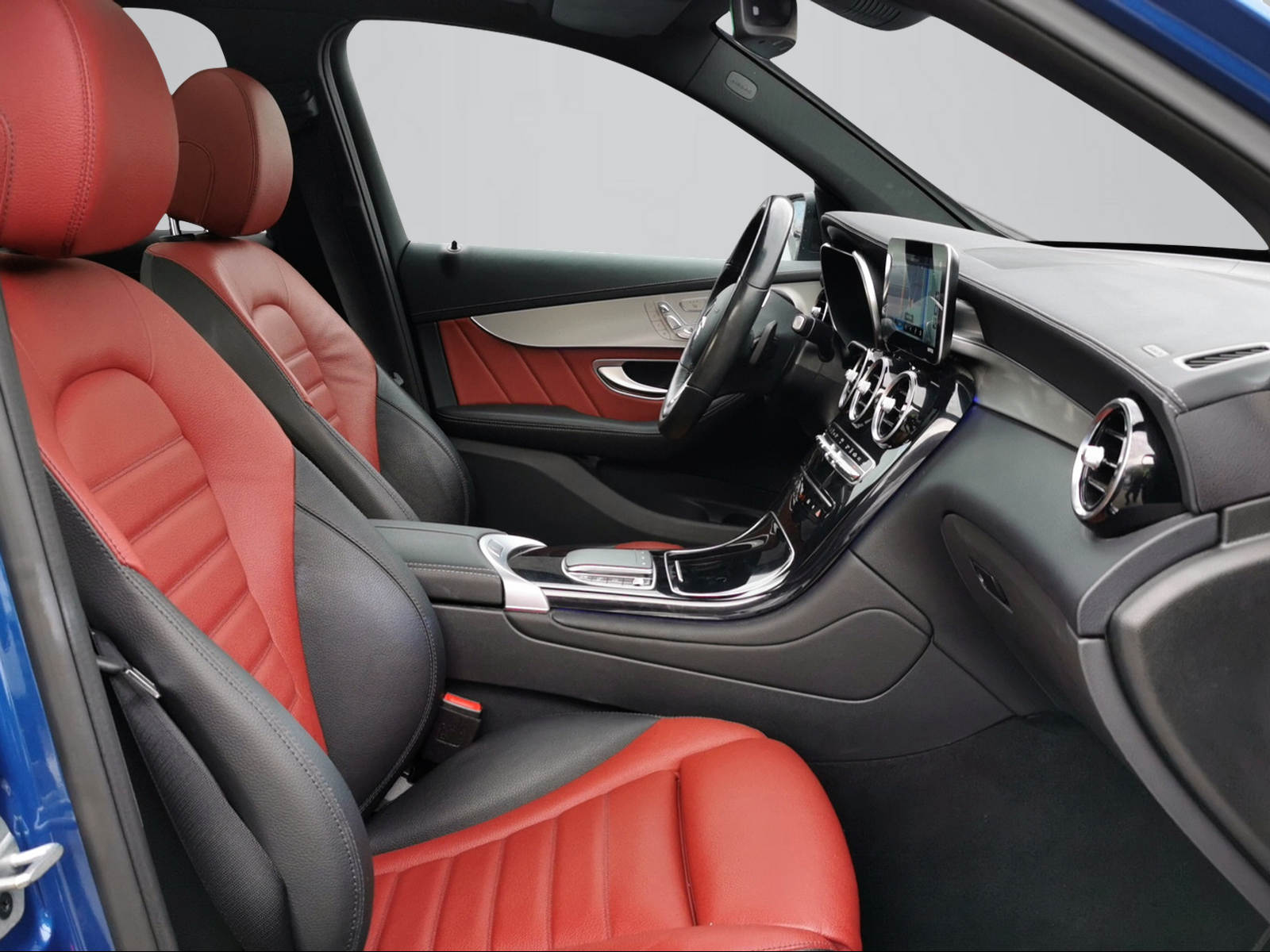 MERCEDES-BENZ GLC 300 e AMG Line 4Matic 9G-Tronic-image-7