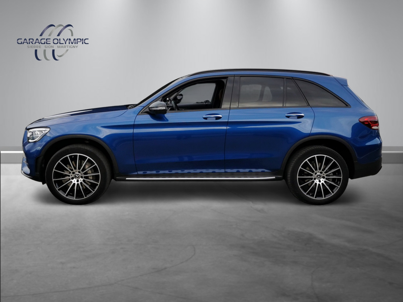 MERCEDES-BENZ GLC 300 e AMG Line 4Matic 9G-Tronic-image-5