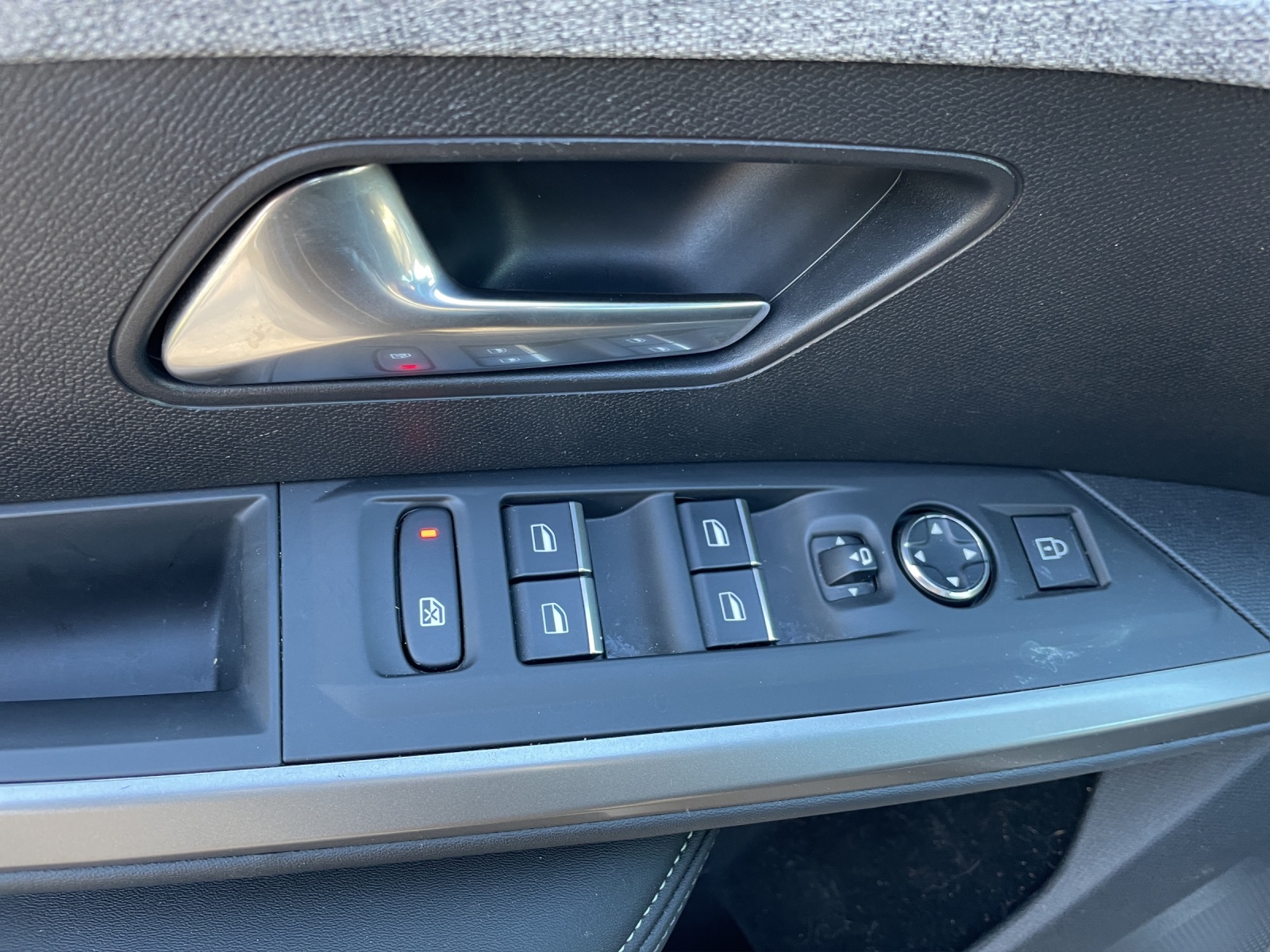 PEUGEOT 5008 145 e-DCS6 GT-image-14