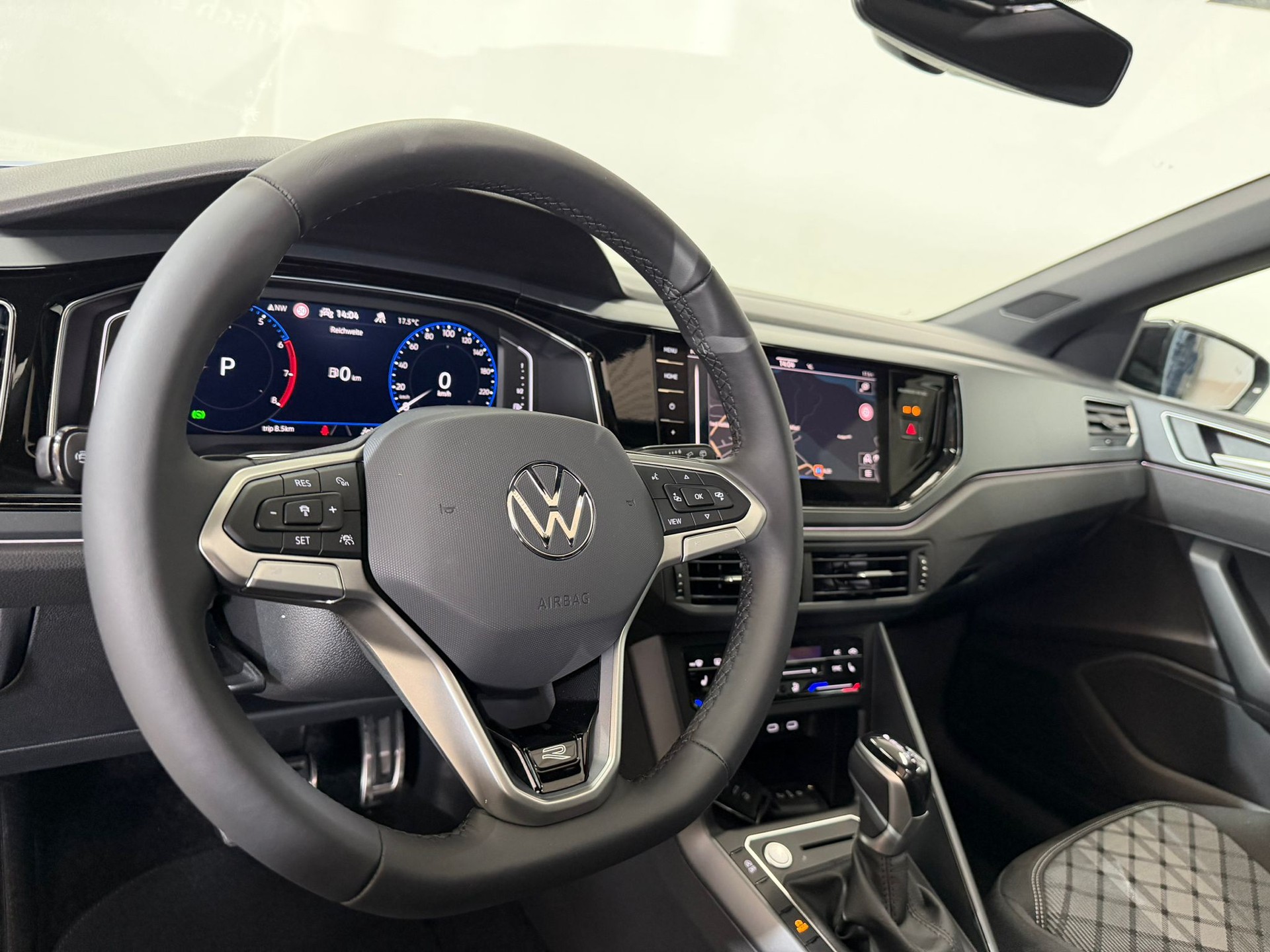 VW Polo 1.0 TSI R-Line DSG-image-5