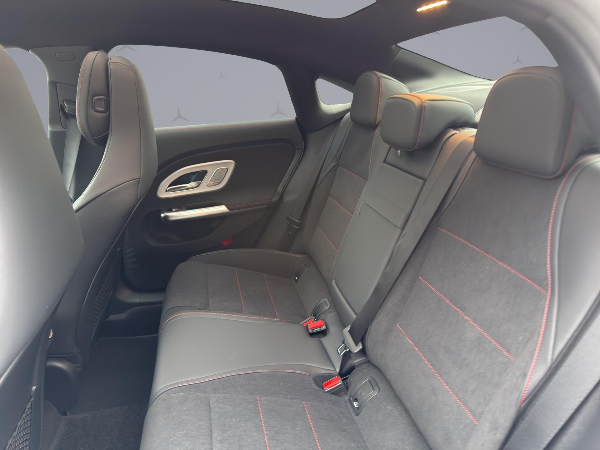 MERCEDES-BENZ CLA 220 AMG Line 4matic-image-11