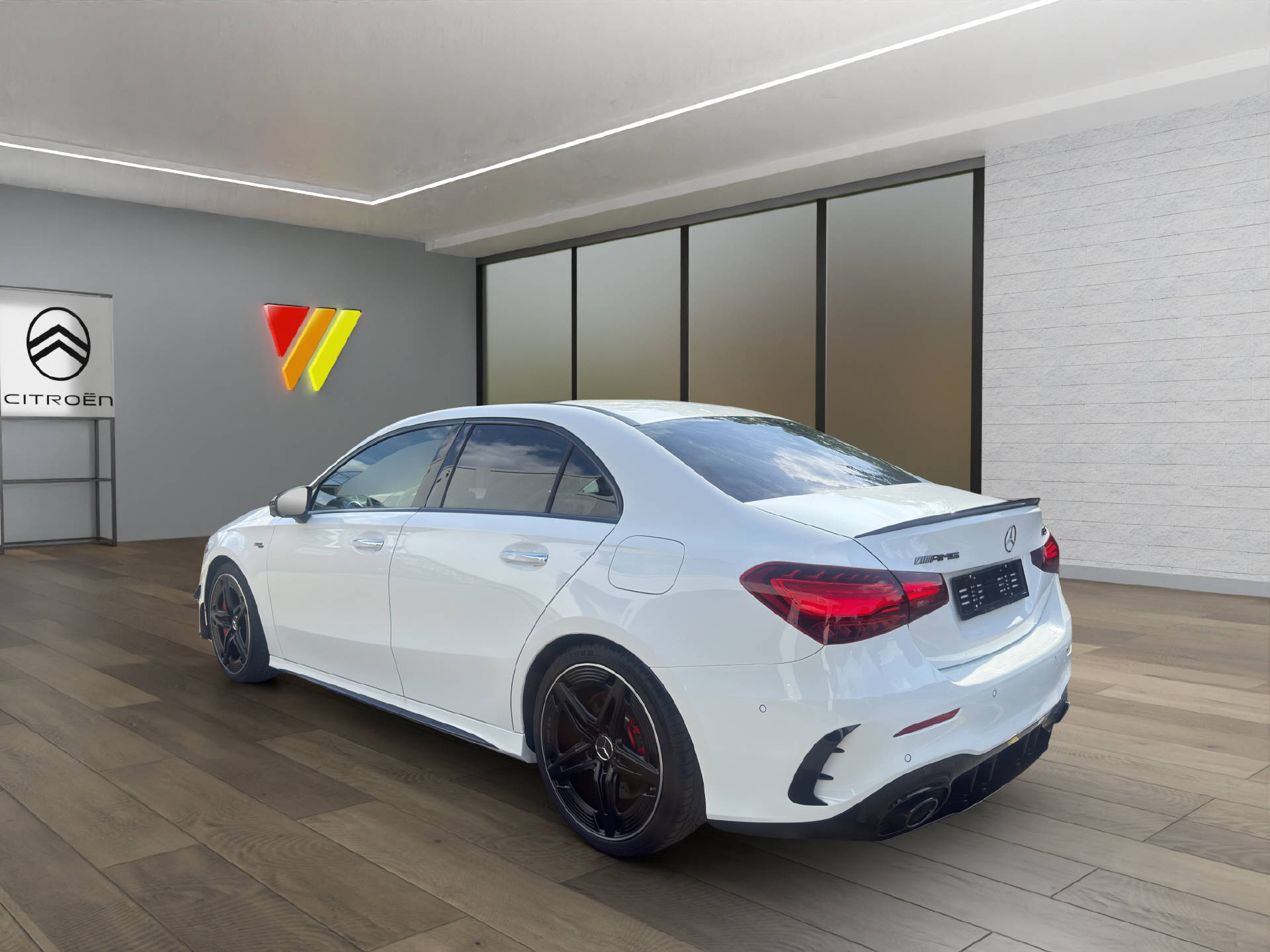 MERCEDES-BENZ A 35 AMG 4matic-image-4