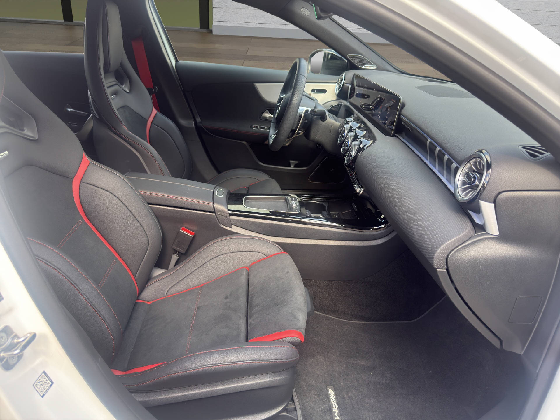 MERCEDES-BENZ A 35 AMG 4matic-image-15