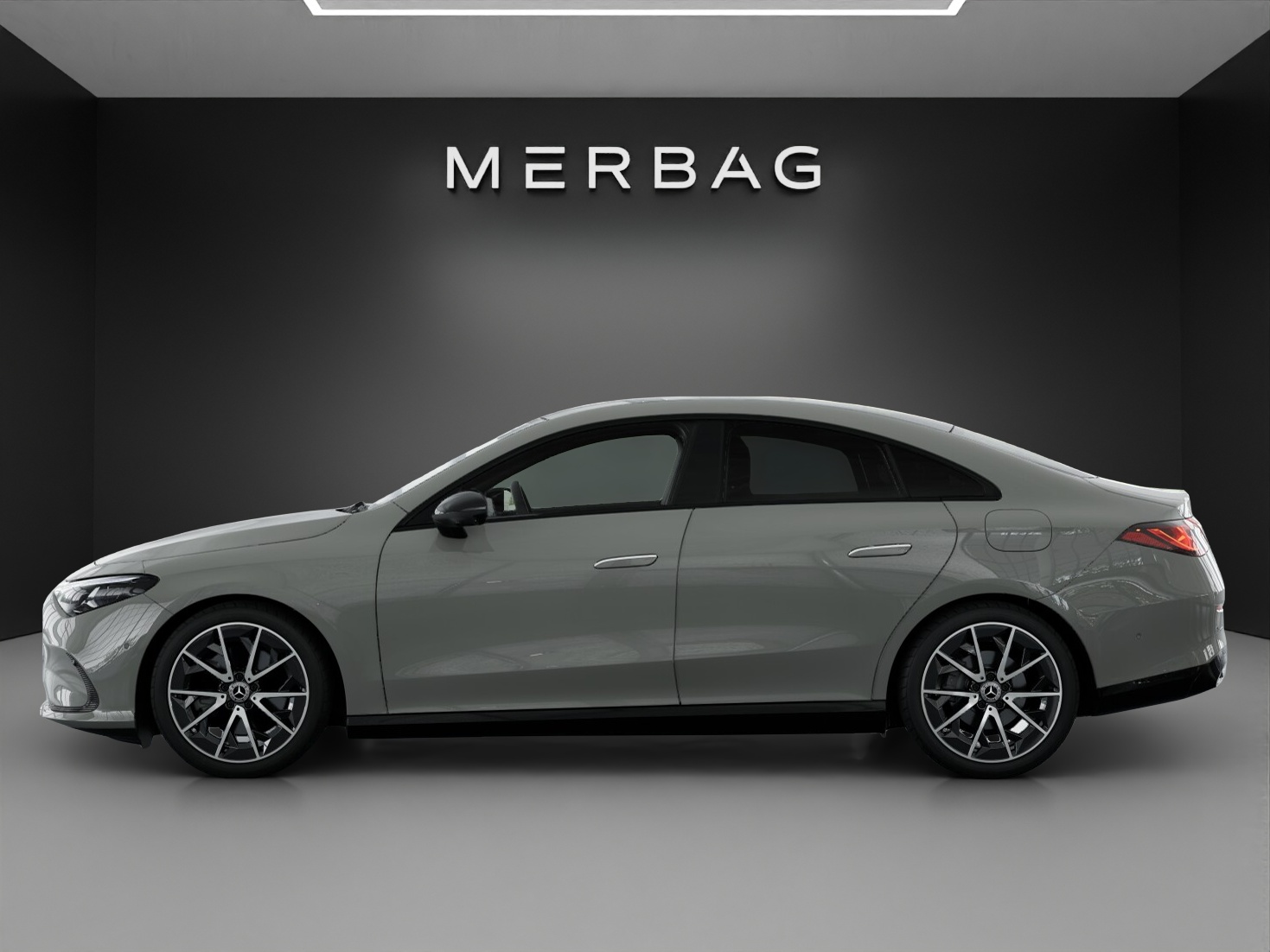 MERCEDES-BENZ CLA 200 8G-DCT 4Matic-image-2