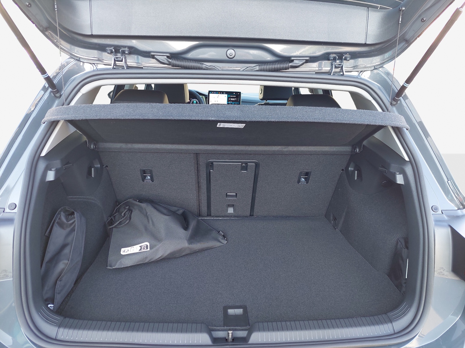 VW Golf 1.5 TSI PHEV Style-image-12