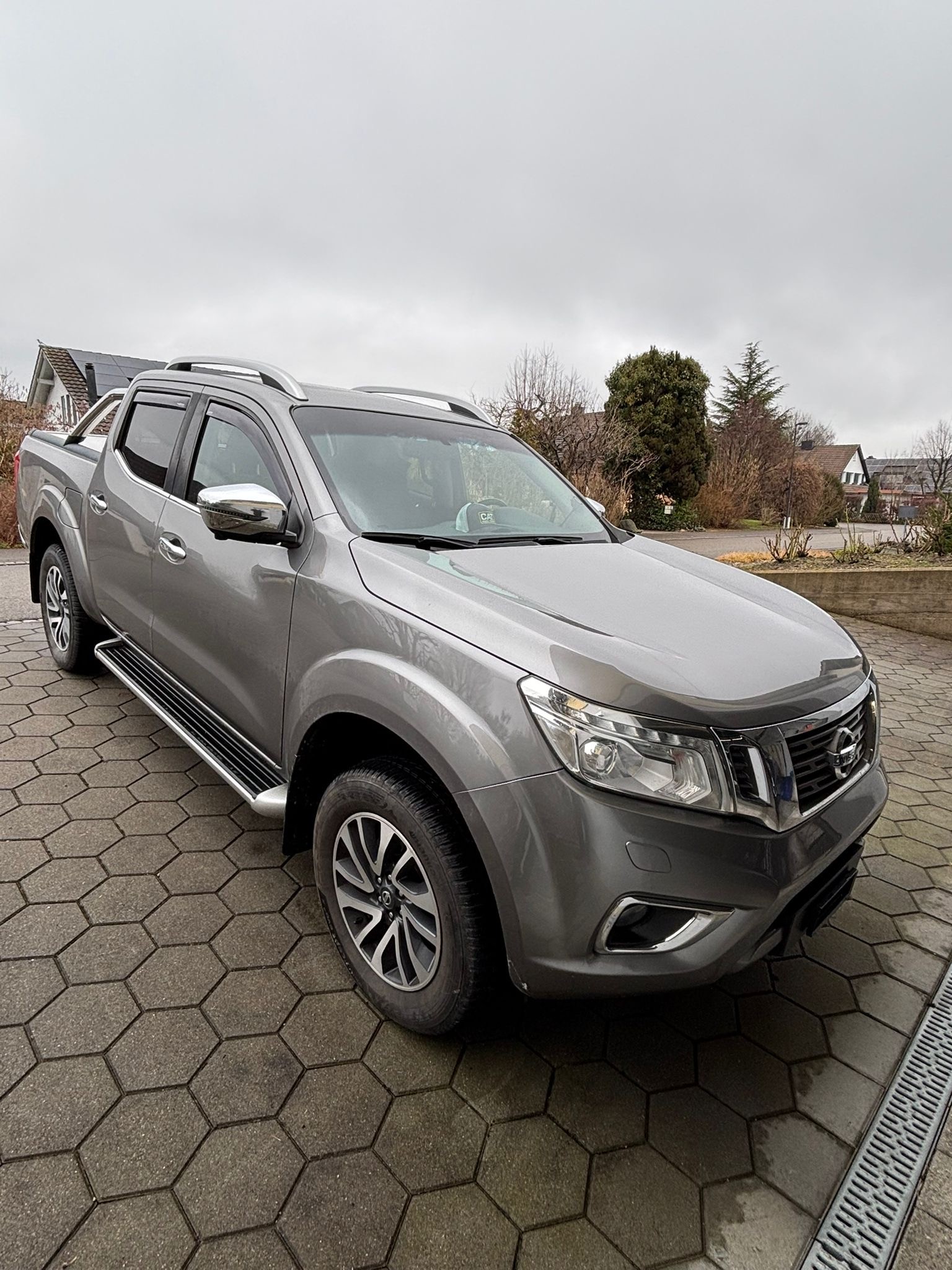 NISSAN Navara Double Cab N-Connecta 2.3 dCi 4WD Automatic-image-2