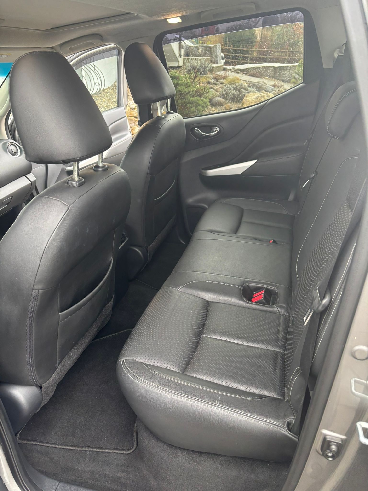 NISSAN Navara Double Cab N-Connecta 2.3 dCi 4WD Automatic-image-5
