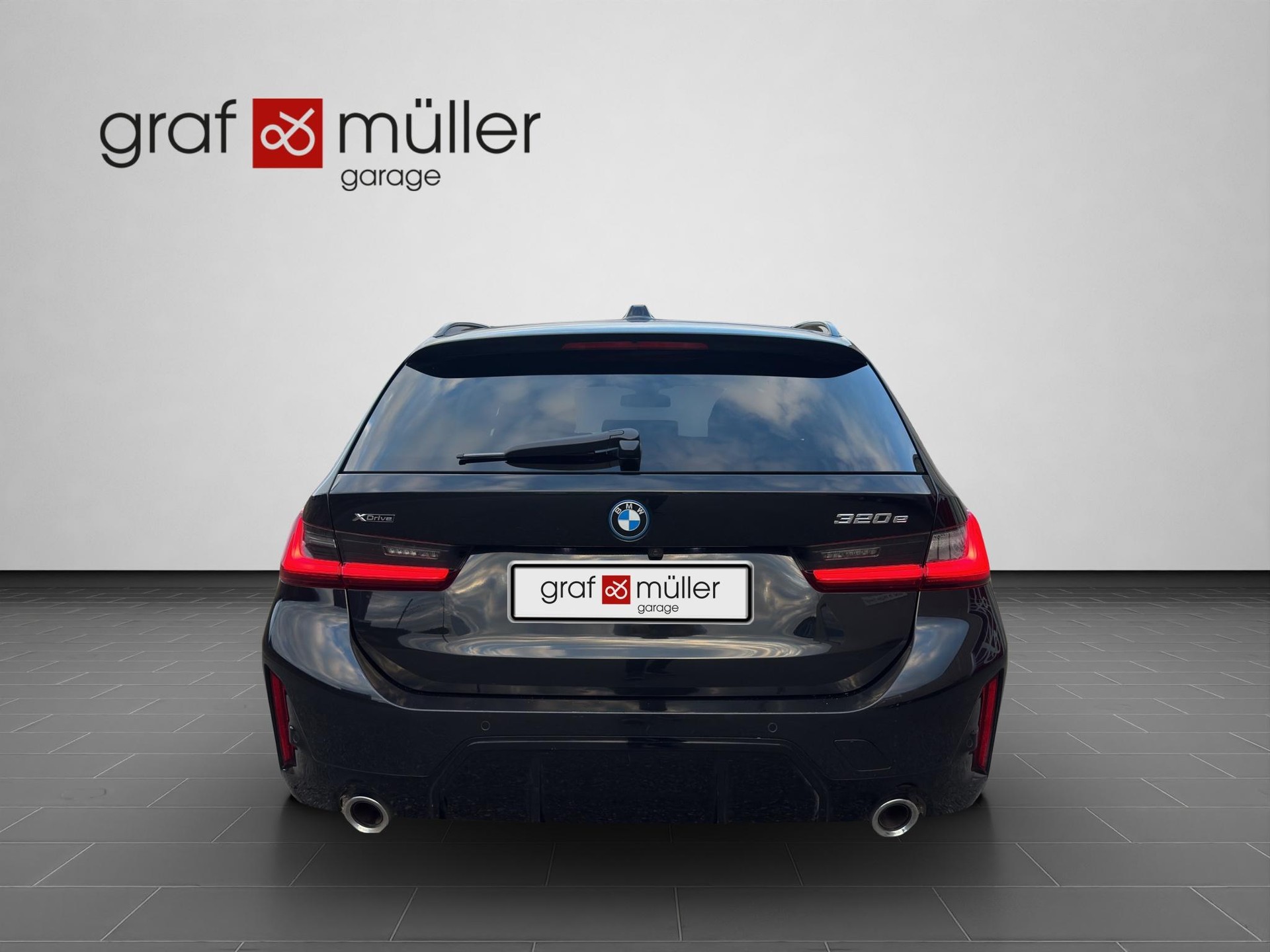 BMW 320e xDrive M-Sport Touring-image-14
