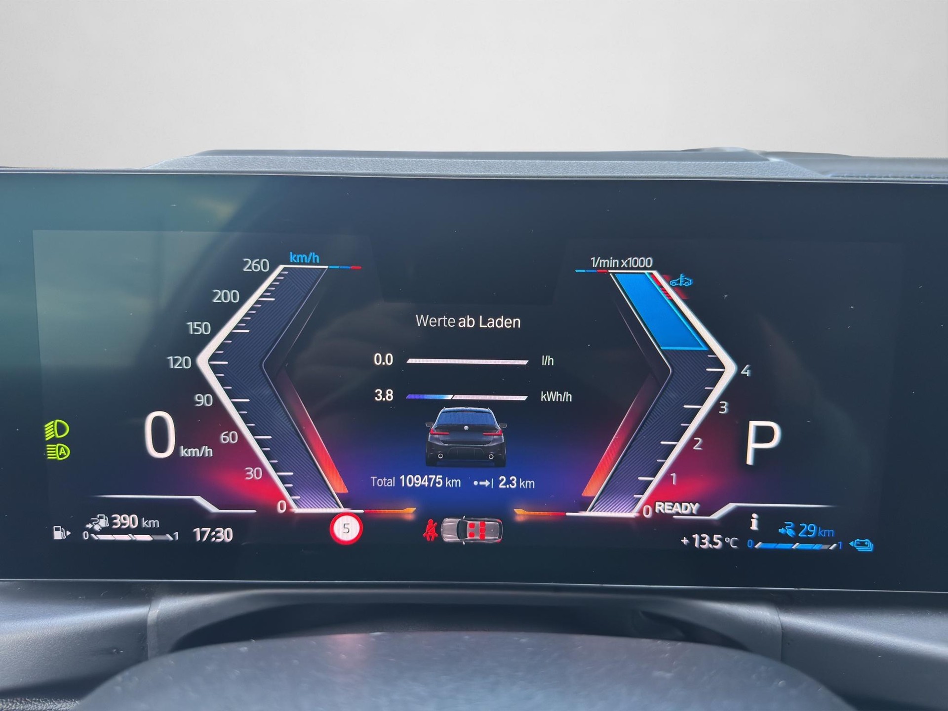 BMW 320e xDrive M-Sport Touring-image-8
