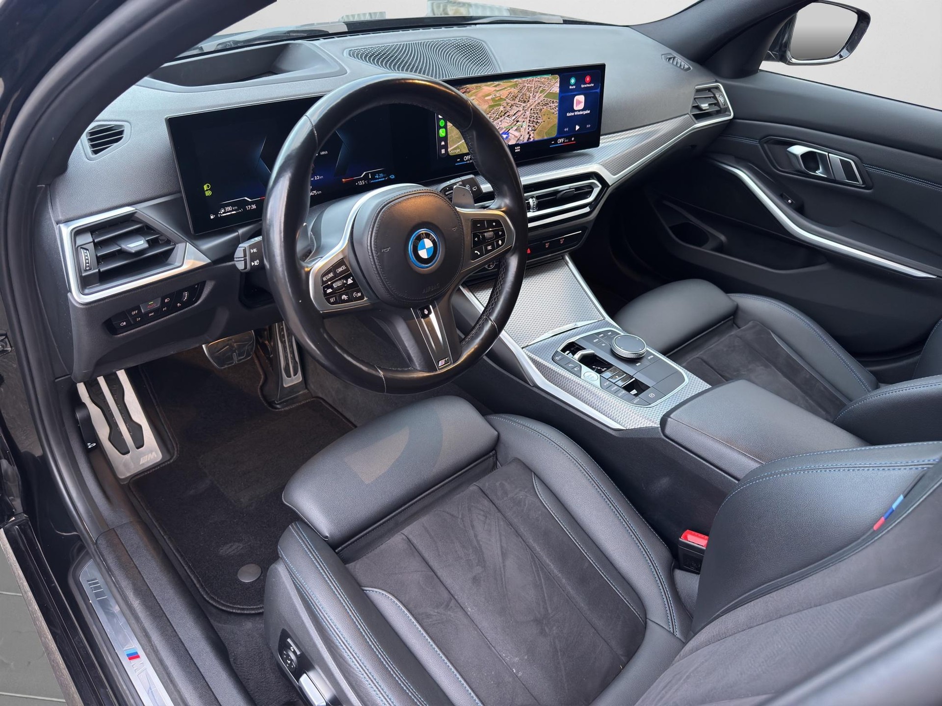 BMW 320e xDrive M-Sport Touring-image-4