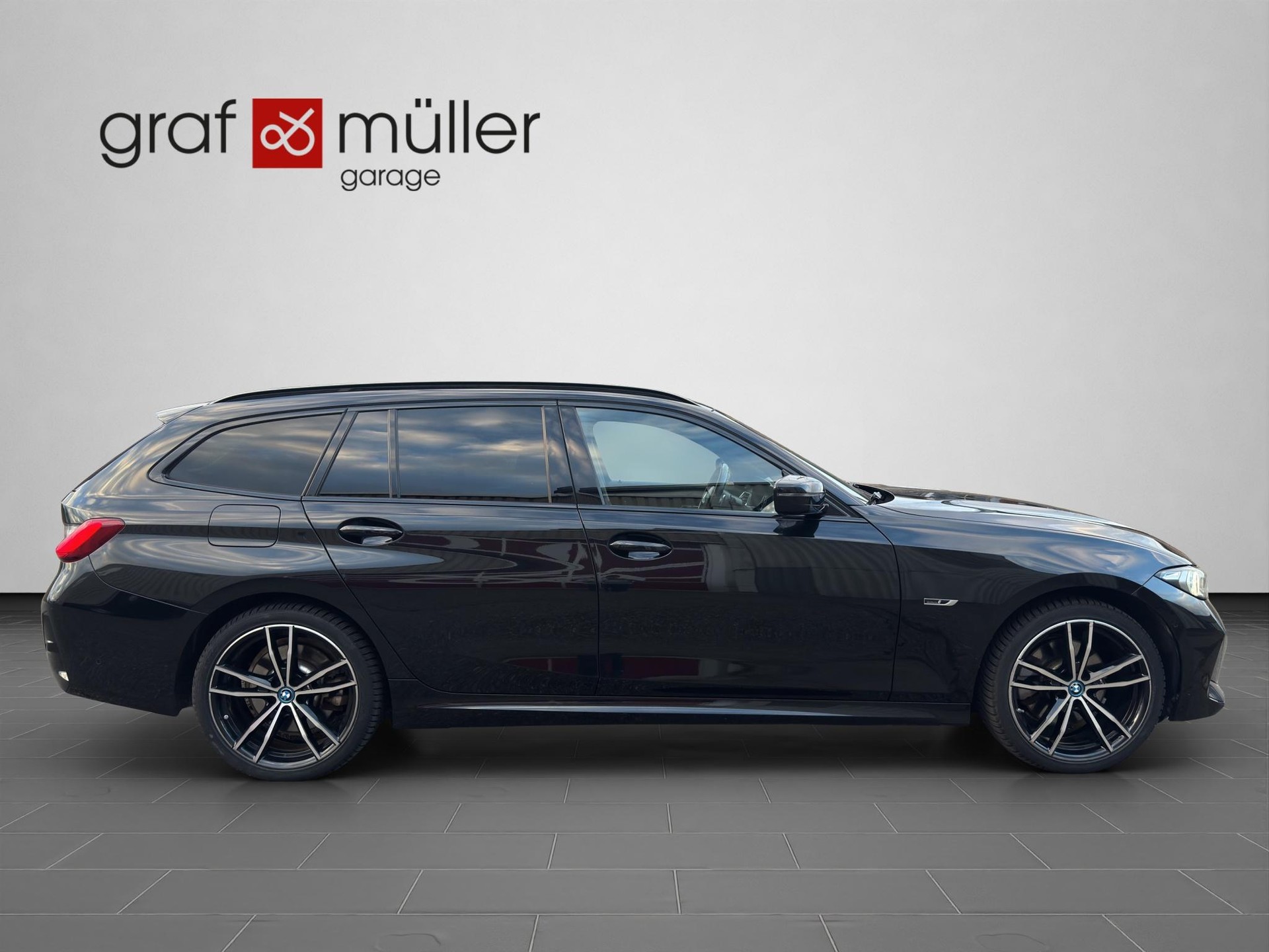 BMW 320e xDrive M-Sport Touring-image-18