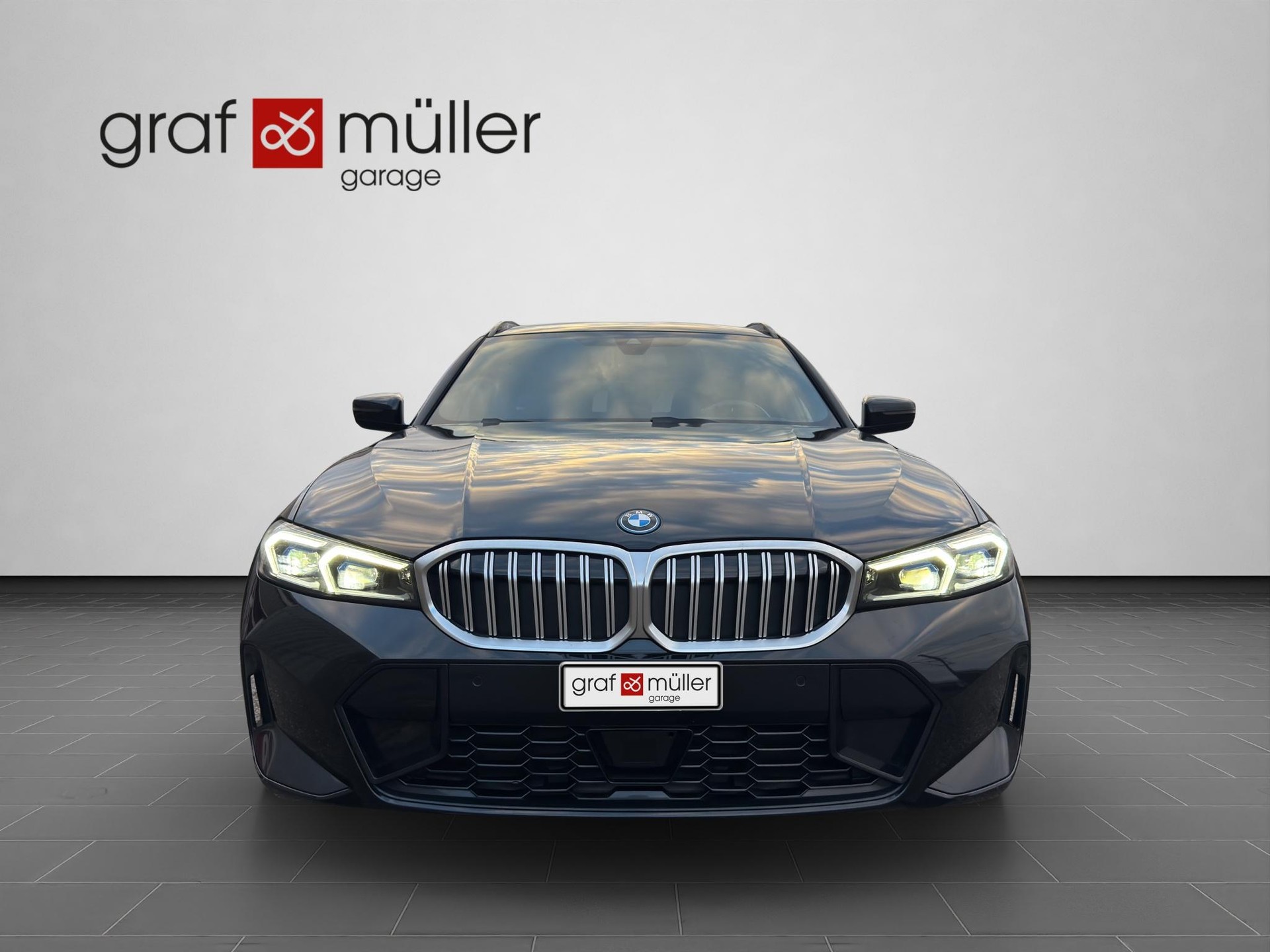 BMW 320e xDrive M-Sport Touring-image-2