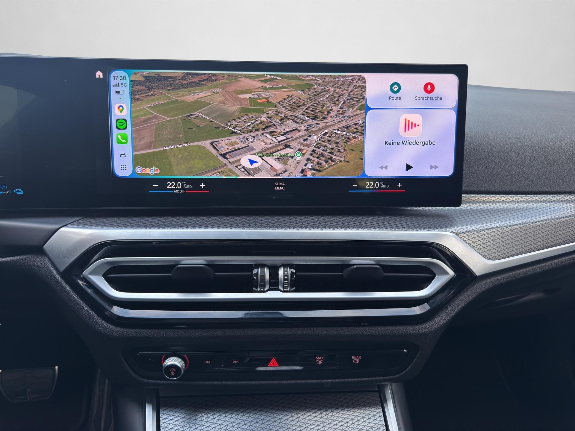 BMW 320e xDrive M-Sport Touring-image-6