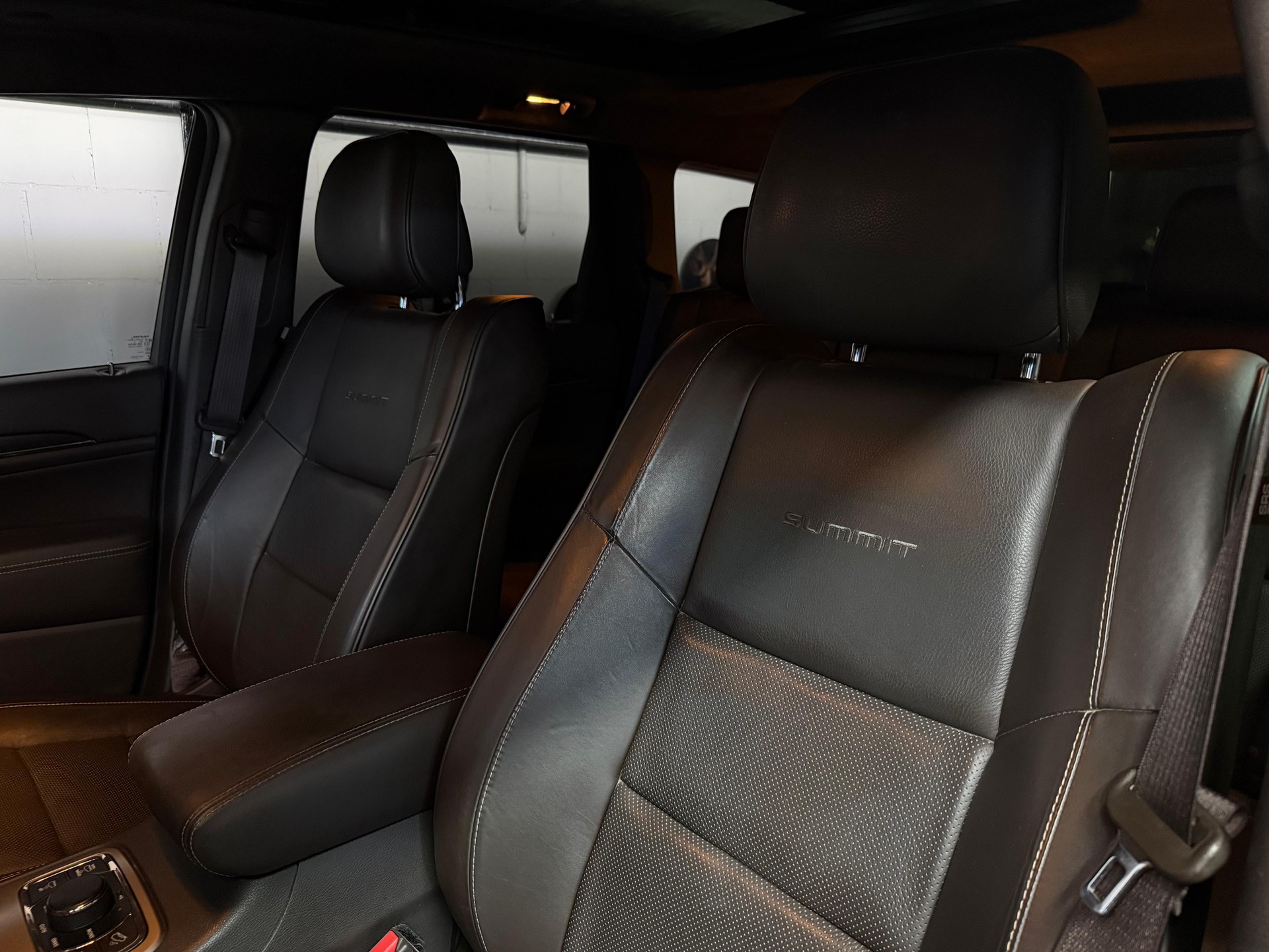 JEEP Grand Cherokee 3.0 CRD Summit Automat / Alcantara-Dachhimmel / Aus Erster Hand / Voll-Ausstattung / AHK-image-13