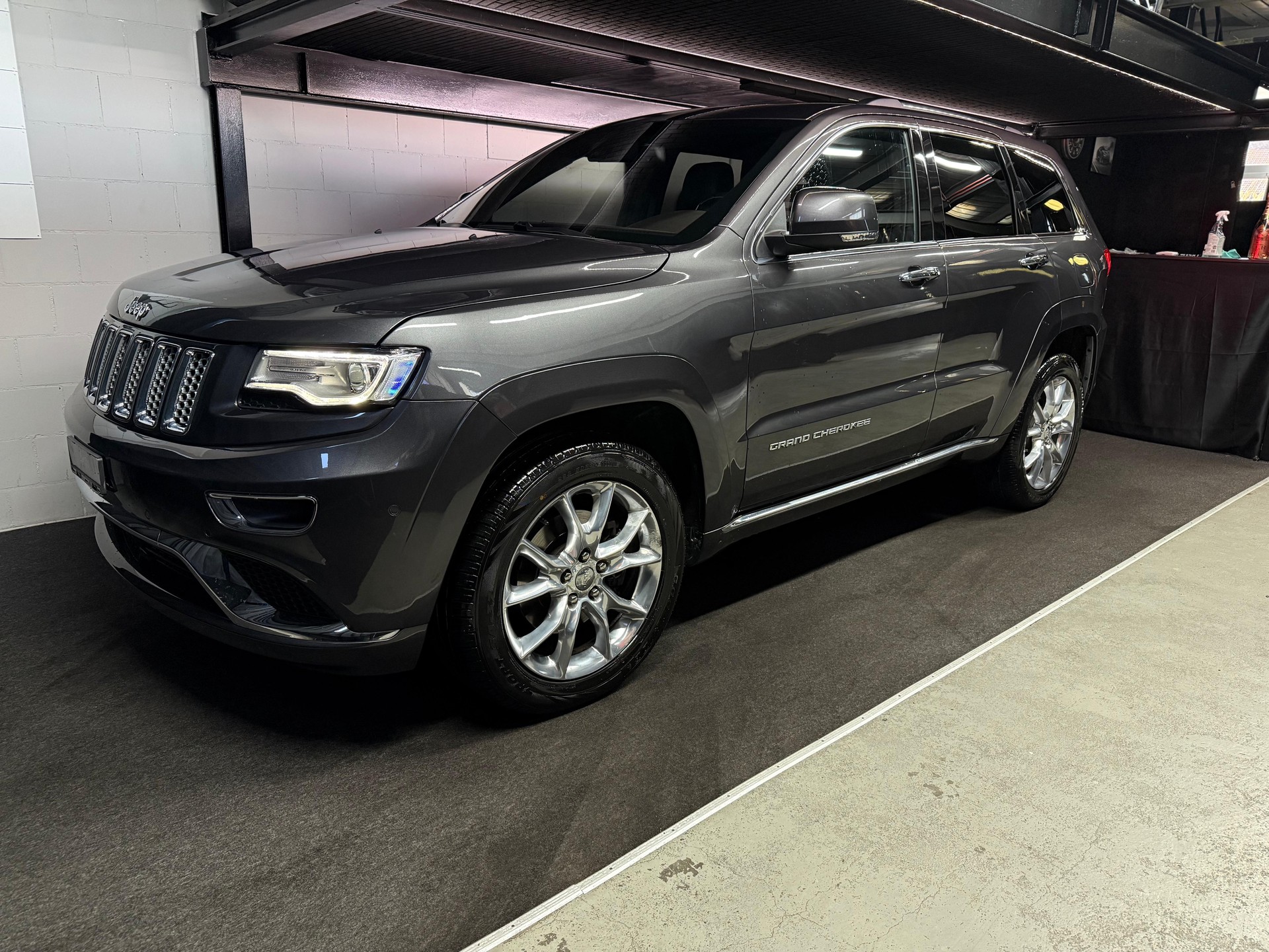 JEEP Grand Cherokee 3.0 CRD Summit Automat / Alcantara-Dachhimmel / Aus Erster Hand / Voll-Ausstattung / AHK-image-0