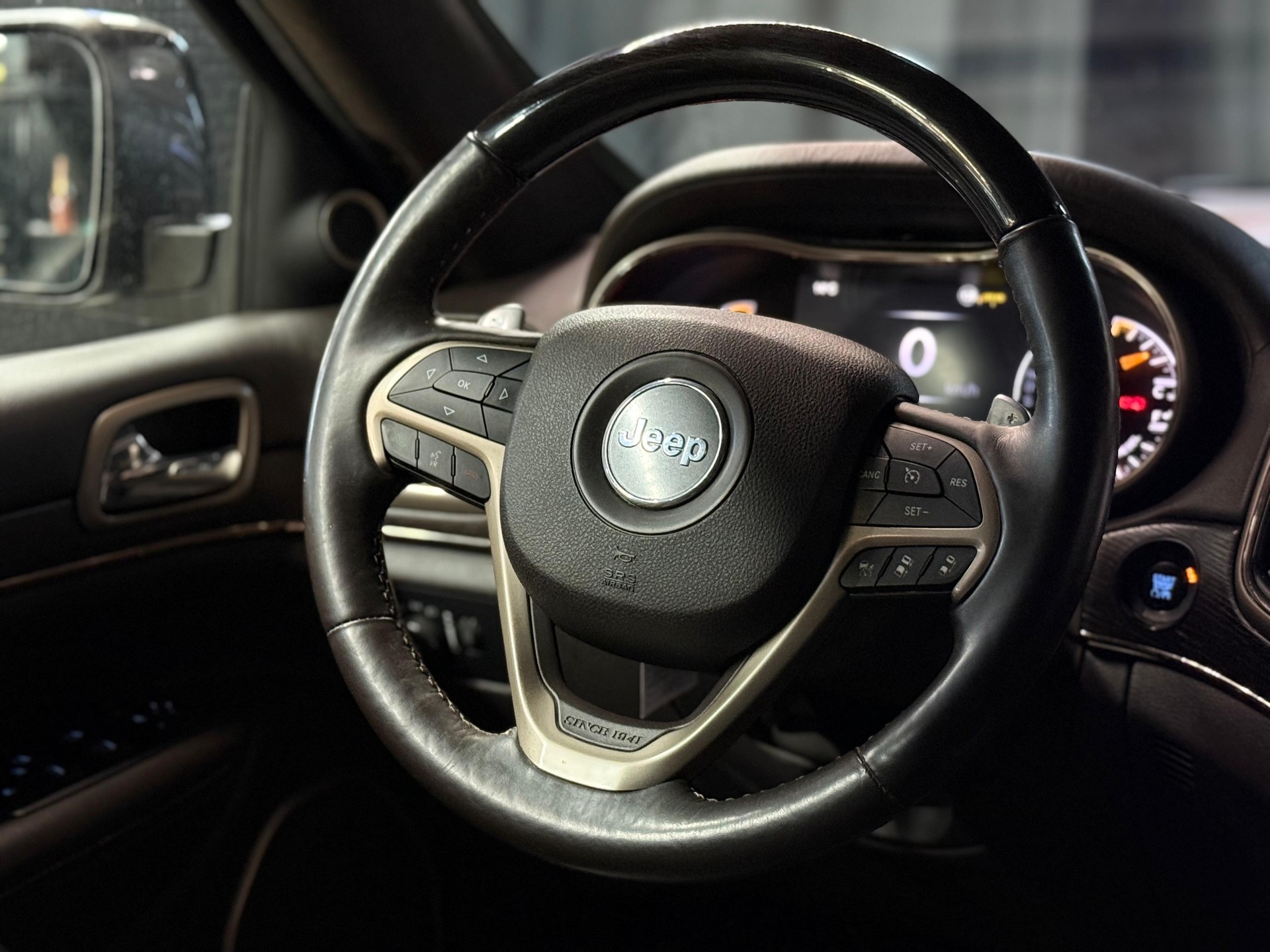 JEEP Grand Cherokee 3.0 CRD Summit Automat / Alcantara-Dachhimmel / Aus Erster Hand / Voll-Ausstattung / AHK-image-15