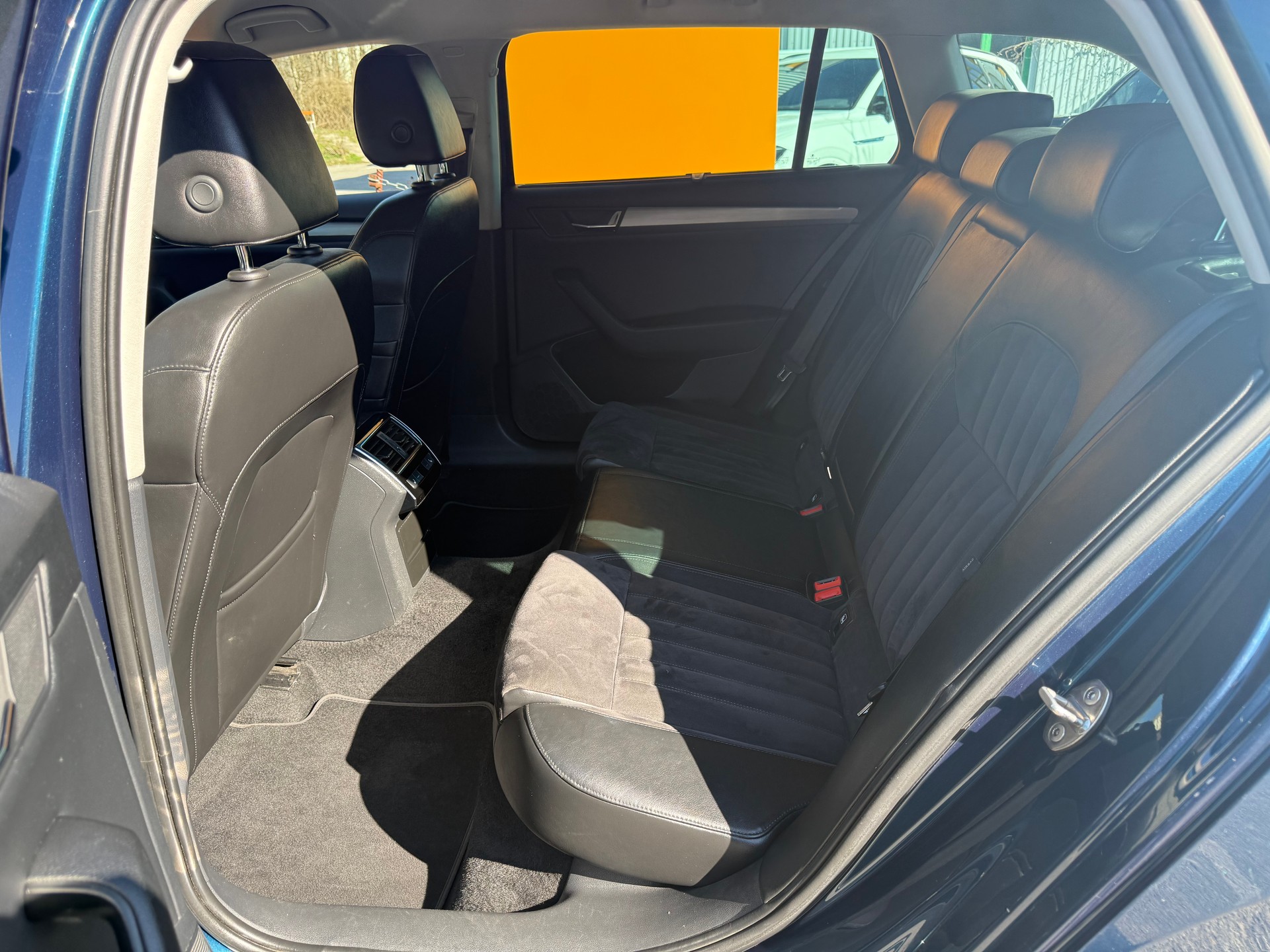 SKODA Superb Combi 2.0 TSI Style DSG 4x4-image-8