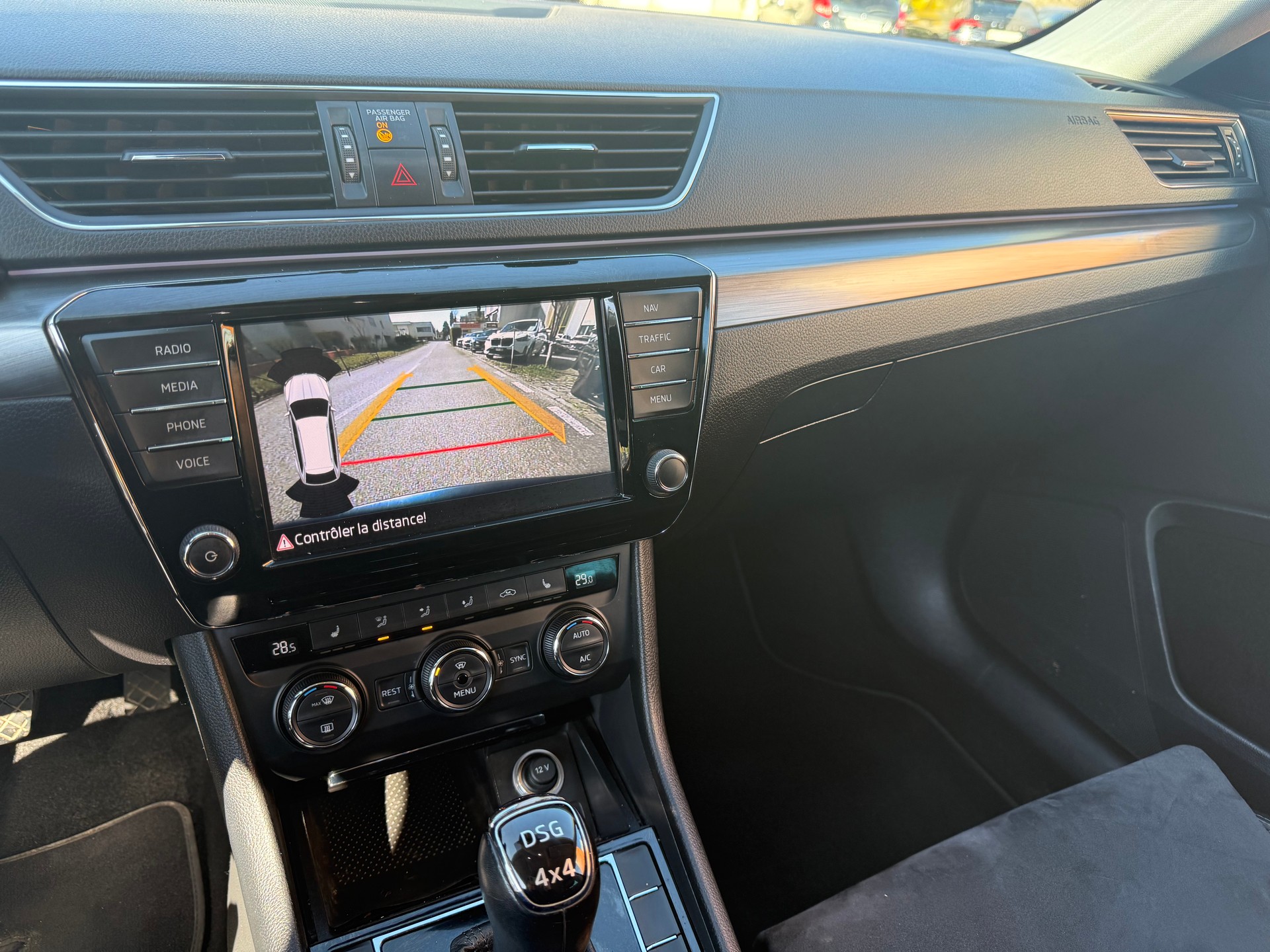 SKODA Superb Combi 2.0 TSI Style DSG 4x4-image-11