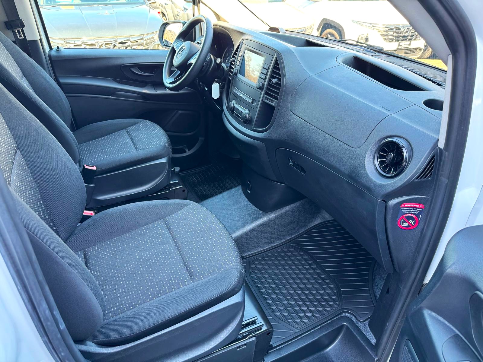 MERCEDES-BENZ eVito 112 L-image-3
