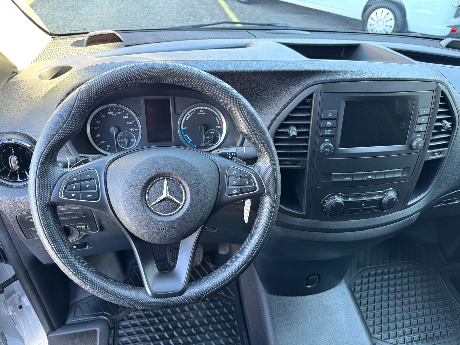 MERCEDES-BENZ eVito 112 L-image-2