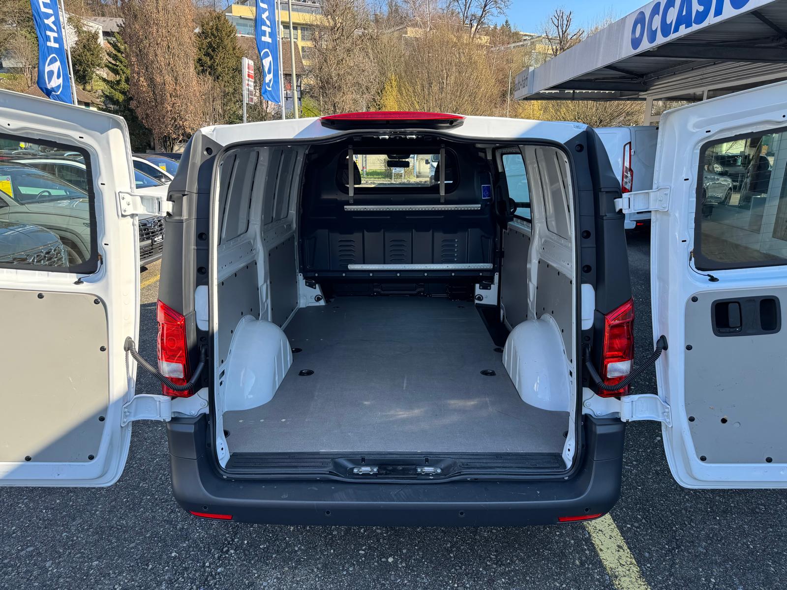 MERCEDES-BENZ eVito 112 L-image-14