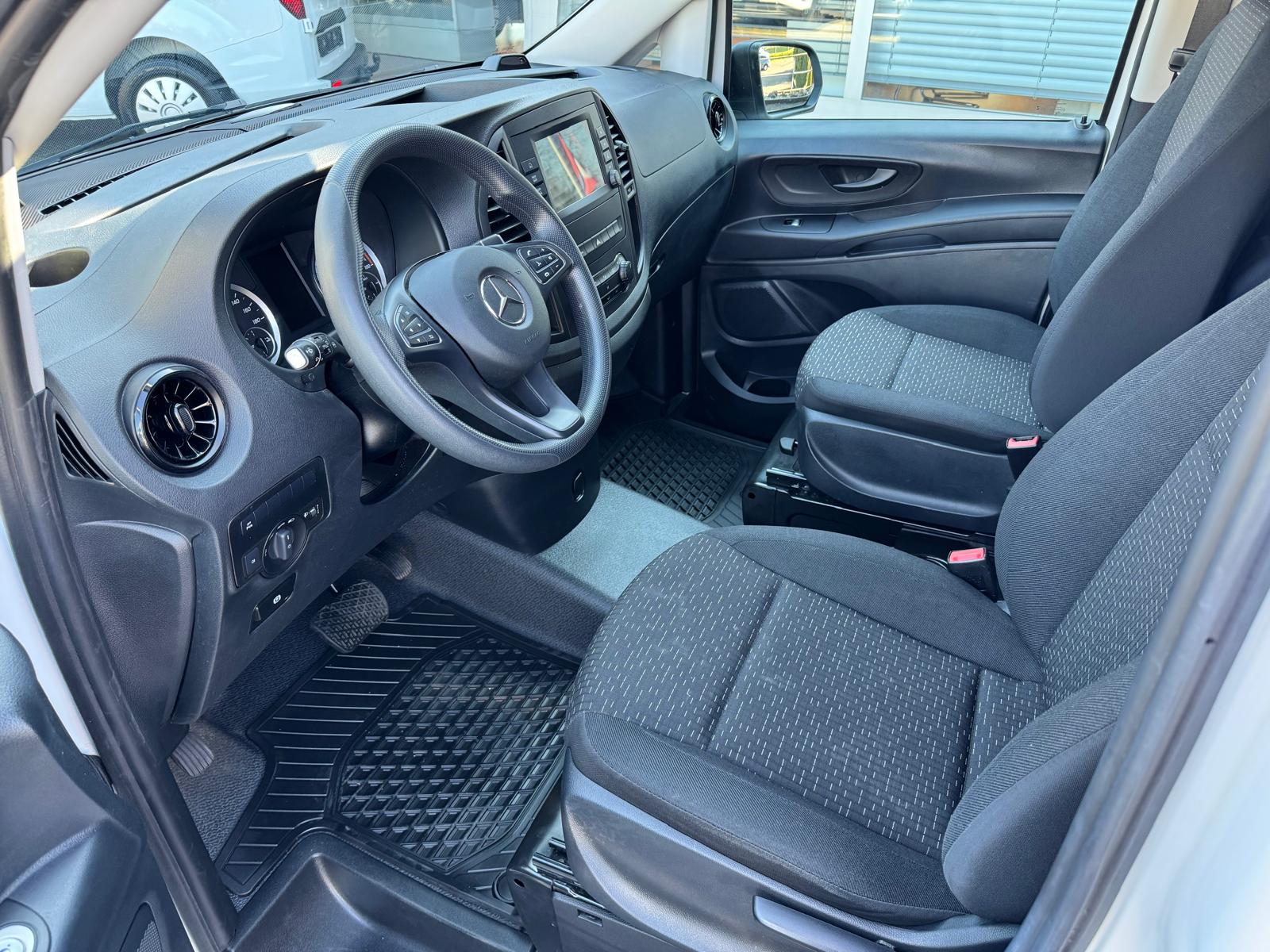MERCEDES-BENZ eVito 112 L-image-1