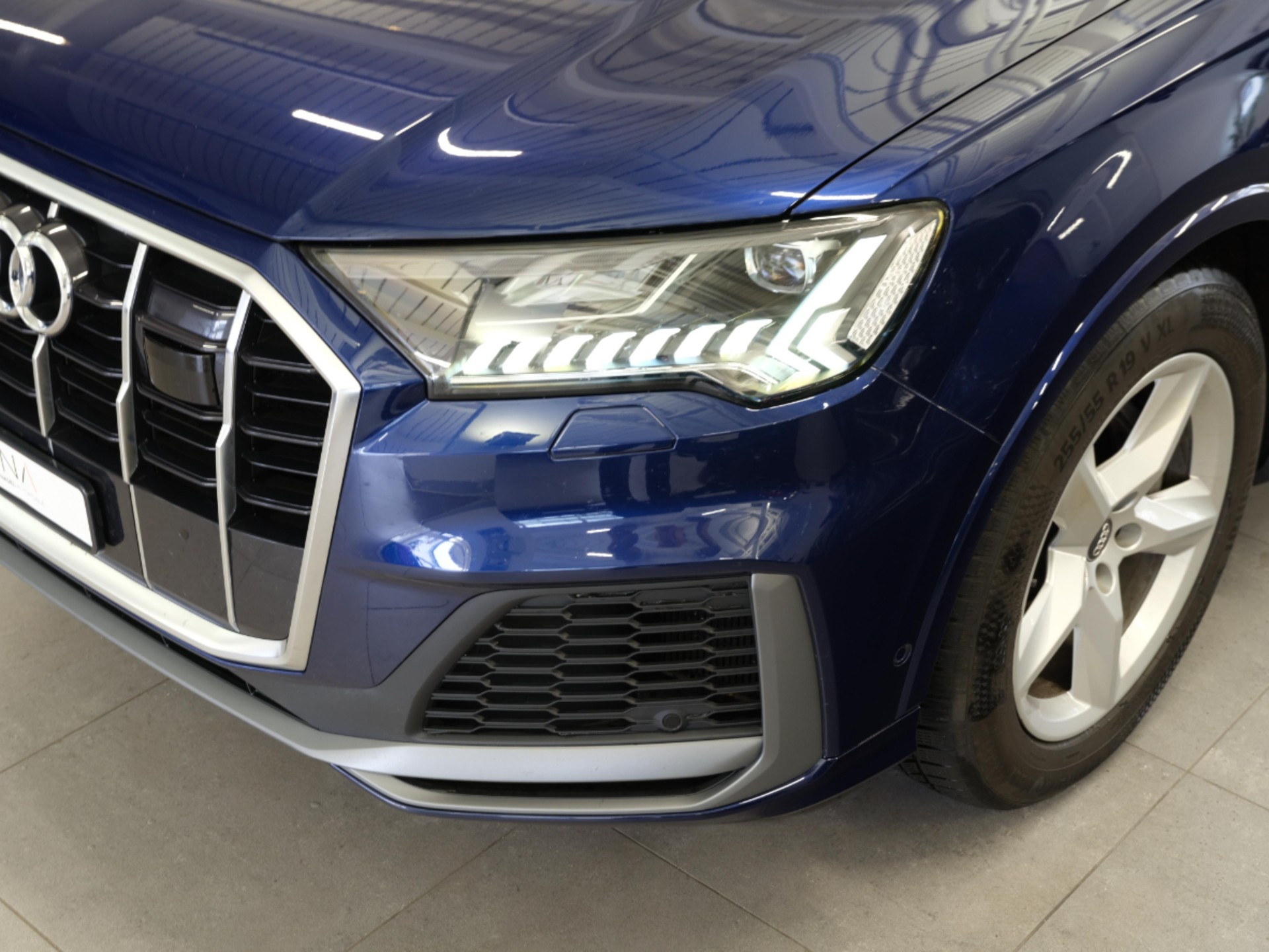 AUDI Q7 50 TDI quattro tiptronic *AHK* *Pano.* *Head-Up Display* *360° Kamera*-image-9