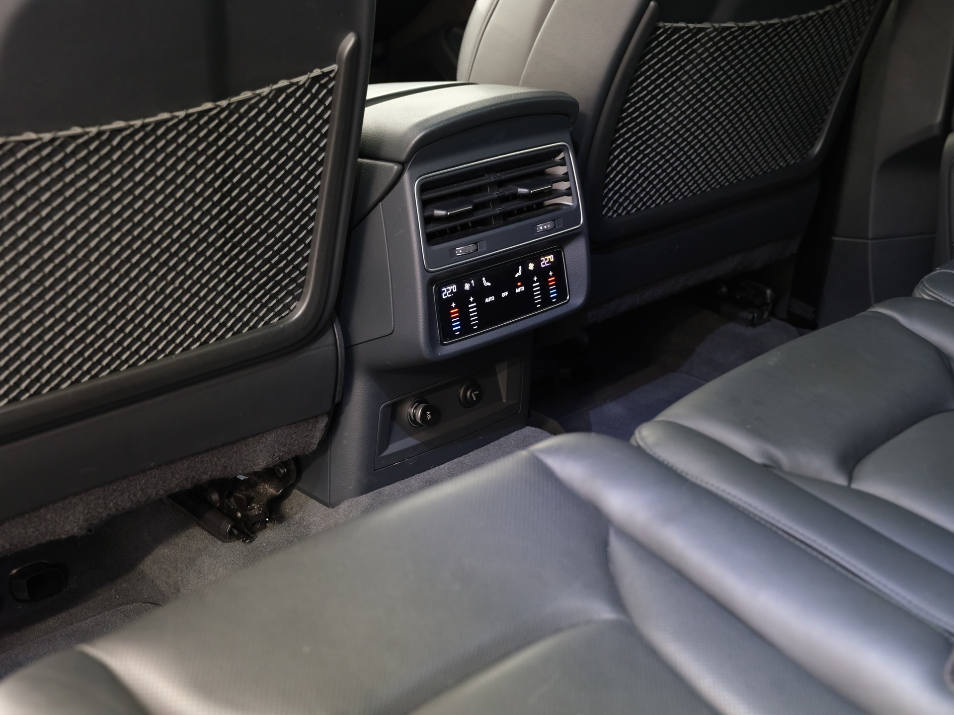AUDI Q7 50 TDI quattro tiptronic *AHK* *Pano.* *Head-Up Display* *360° Kamera*-image-27
