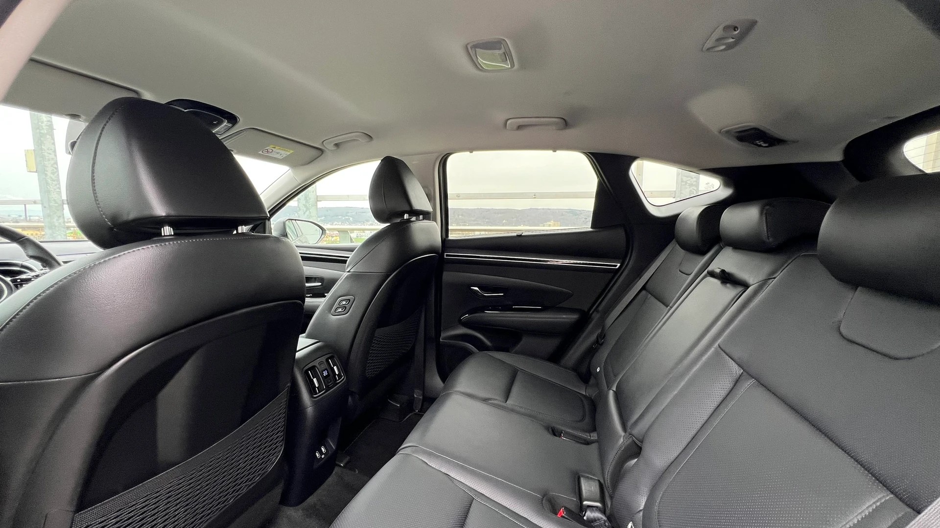 HYUNDAI TUCSON 1.6 CRDI 48V VERTEX 4WD DCT l 136 PS-image-29