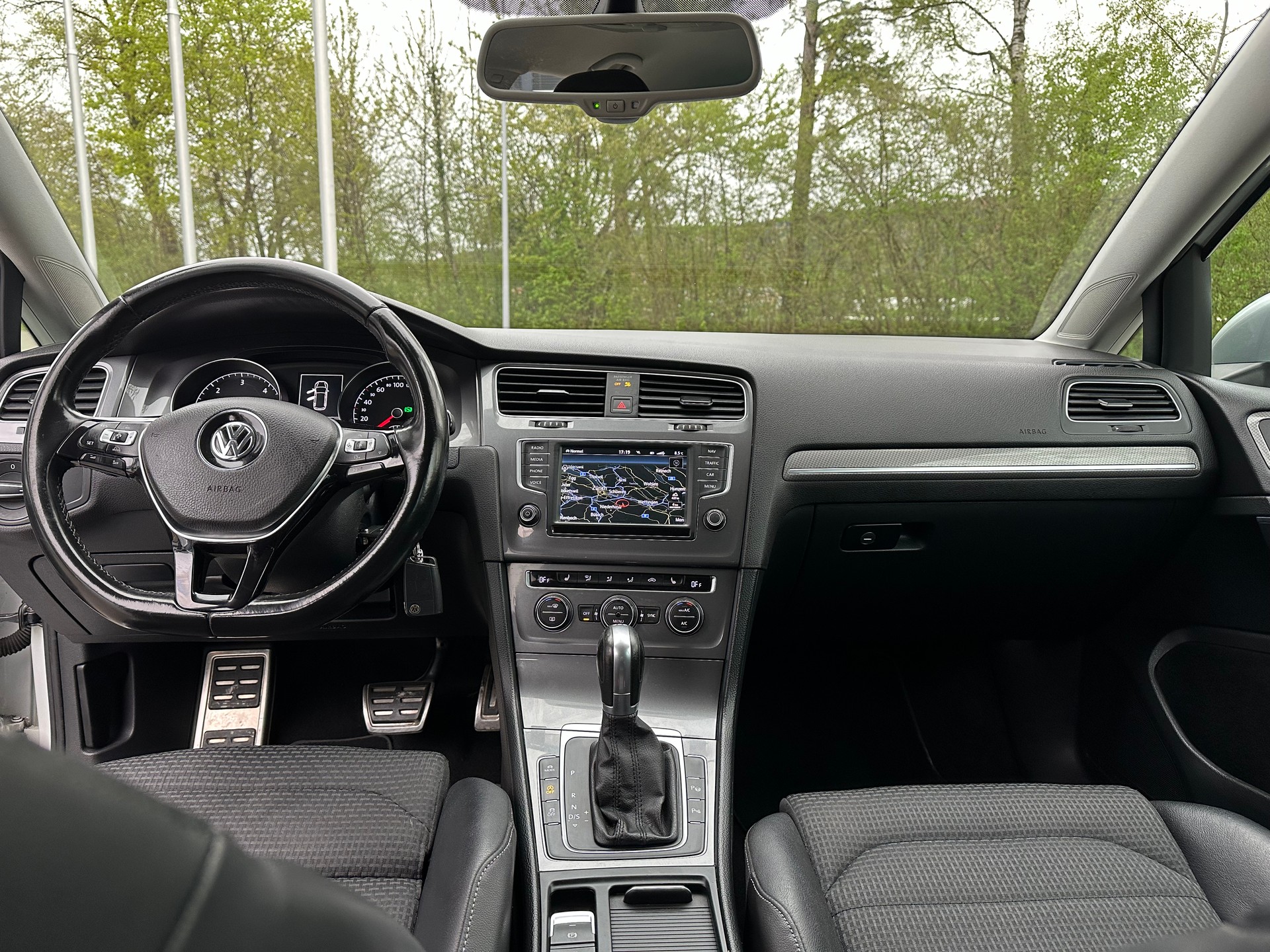VW Golf 2.0 TDI Alltrack 4Motion-image-14