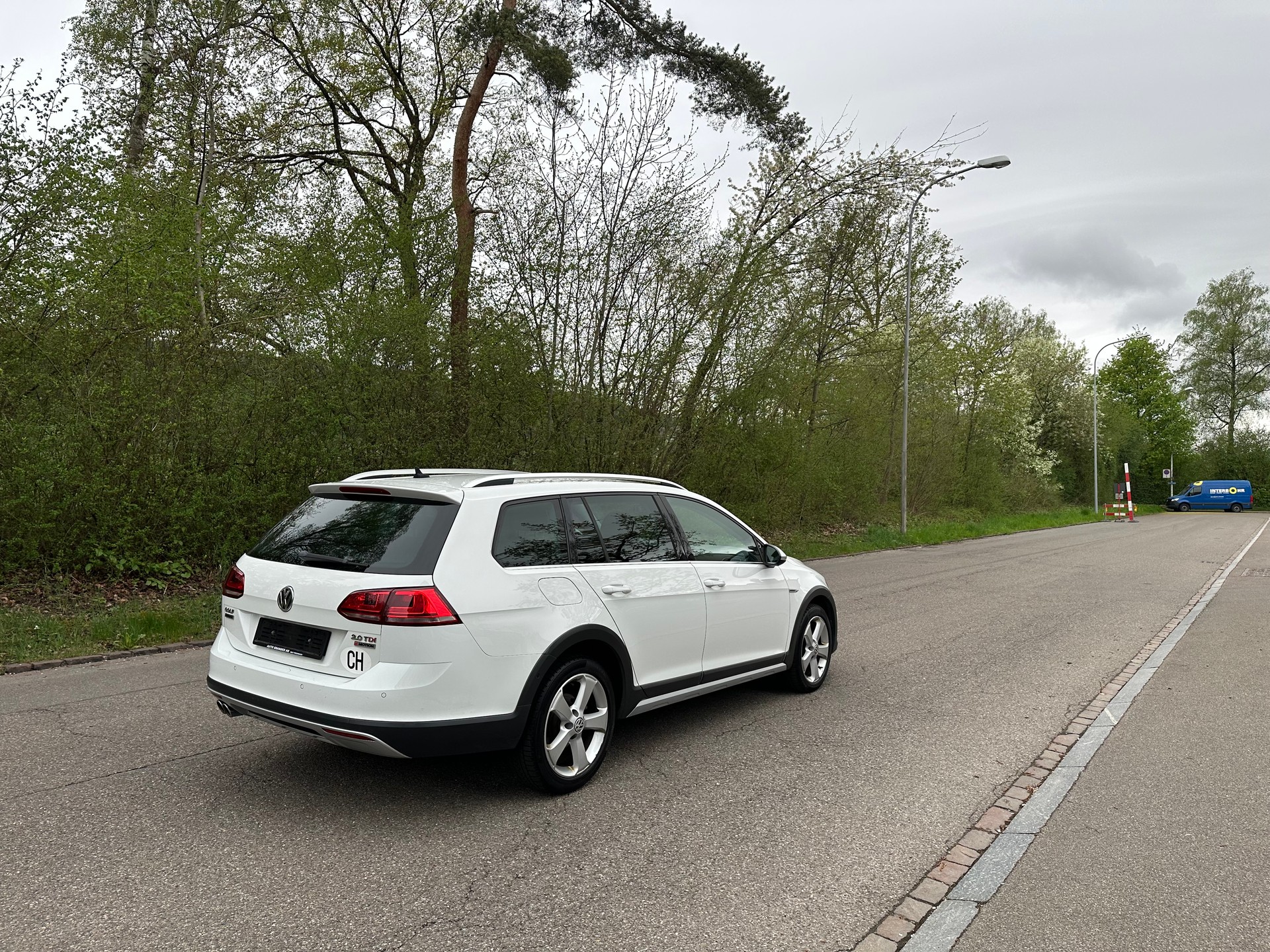 VW Golf 2.0 TDI Alltrack 4Motion-image-4