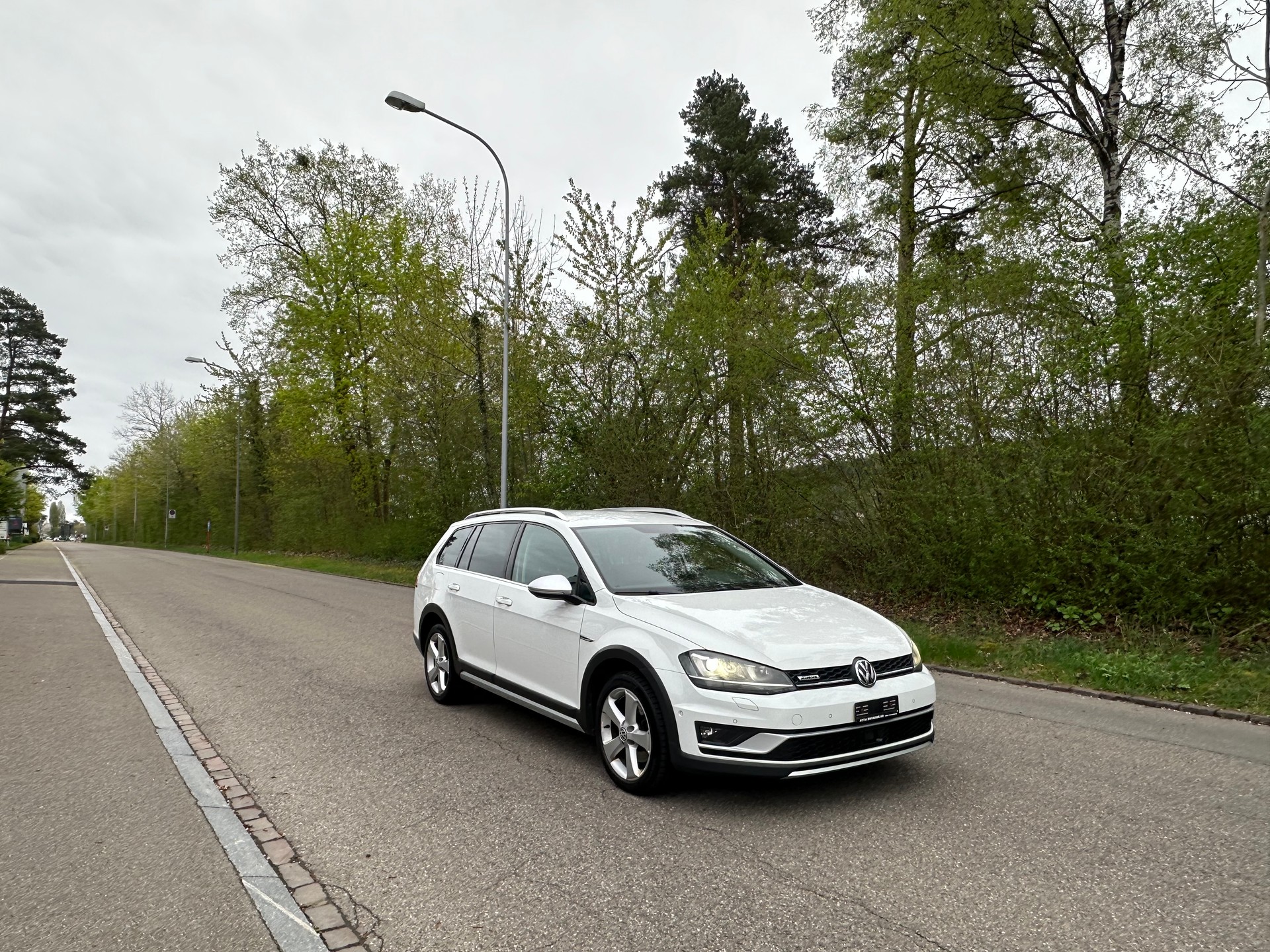 VW Golf 2.0 TDI Alltrack 4Motion-image-9
