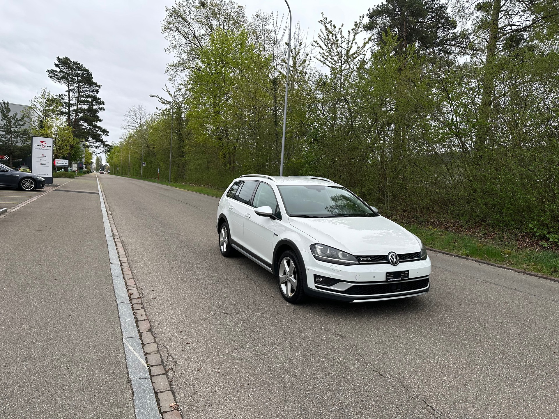 VW Golf 2.0 TDI Alltrack 4Motion-image-1