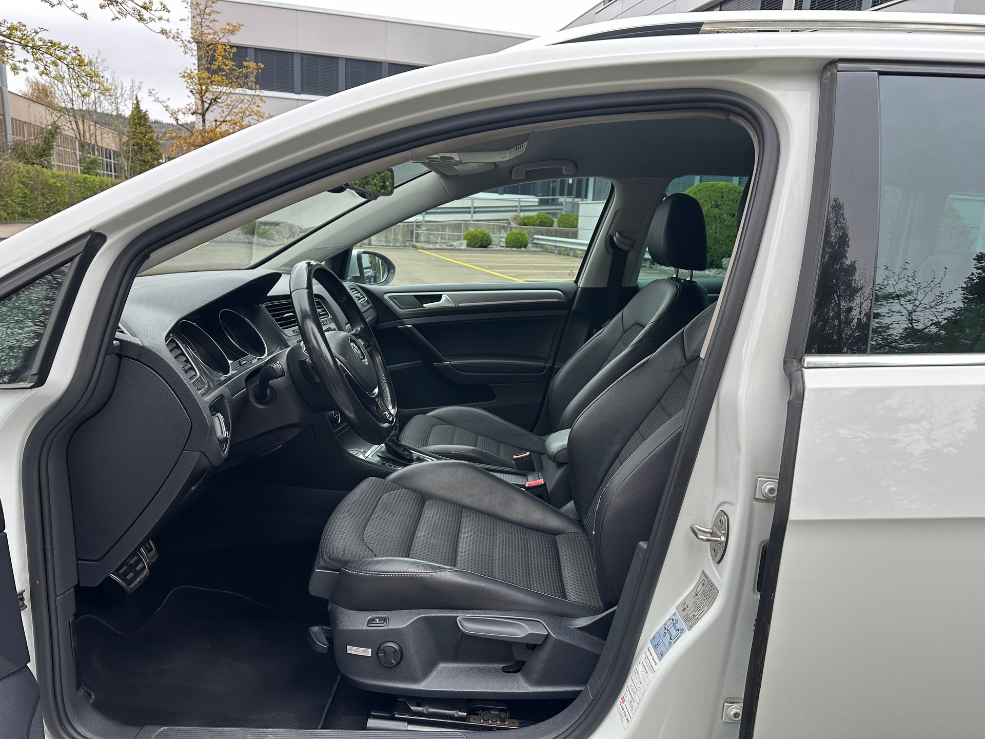 VW Golf 2.0 TDI Alltrack 4Motion-image-10