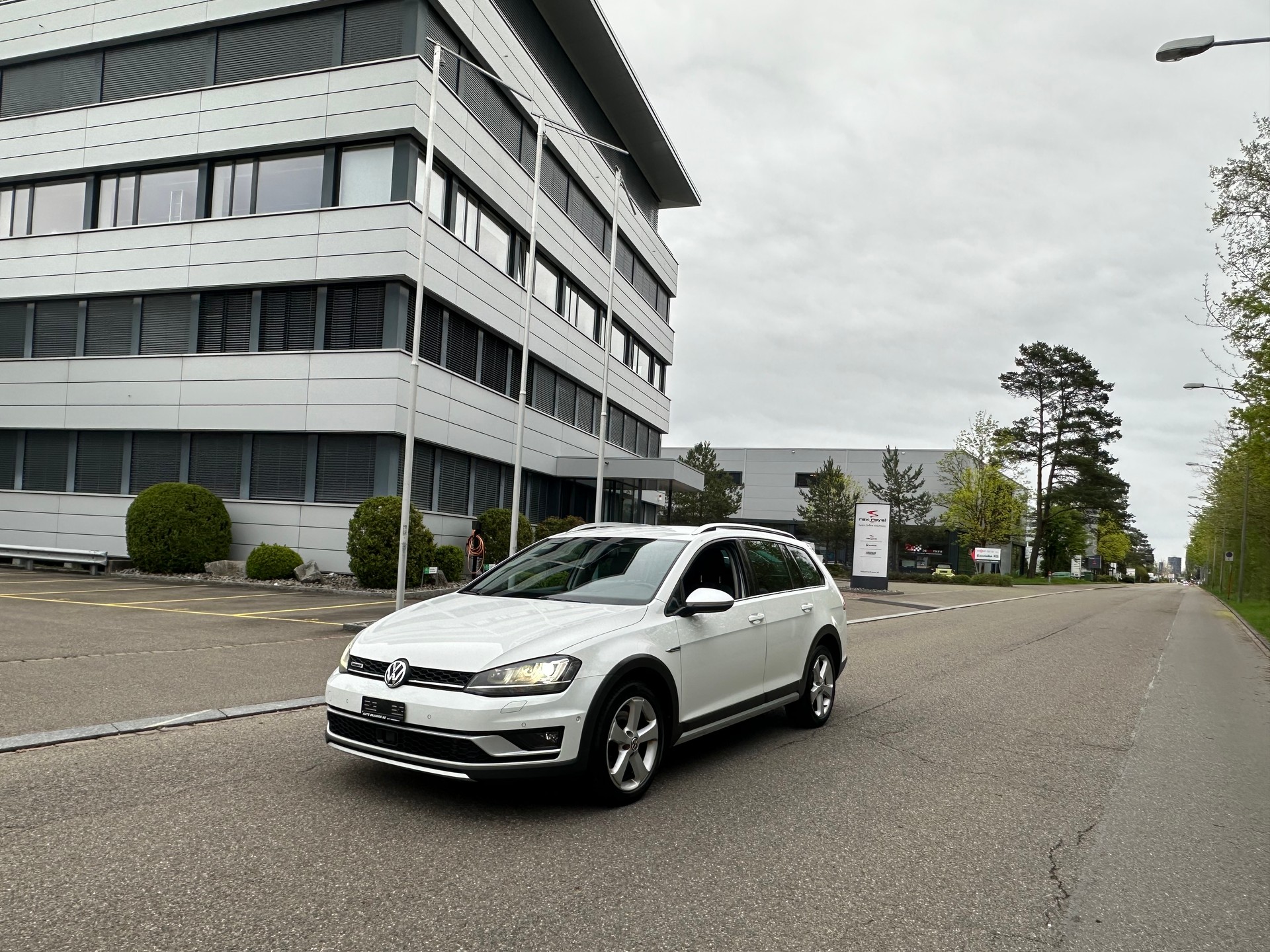 VW Golf 2.0 TDI Alltrack 4Motion-image-8
