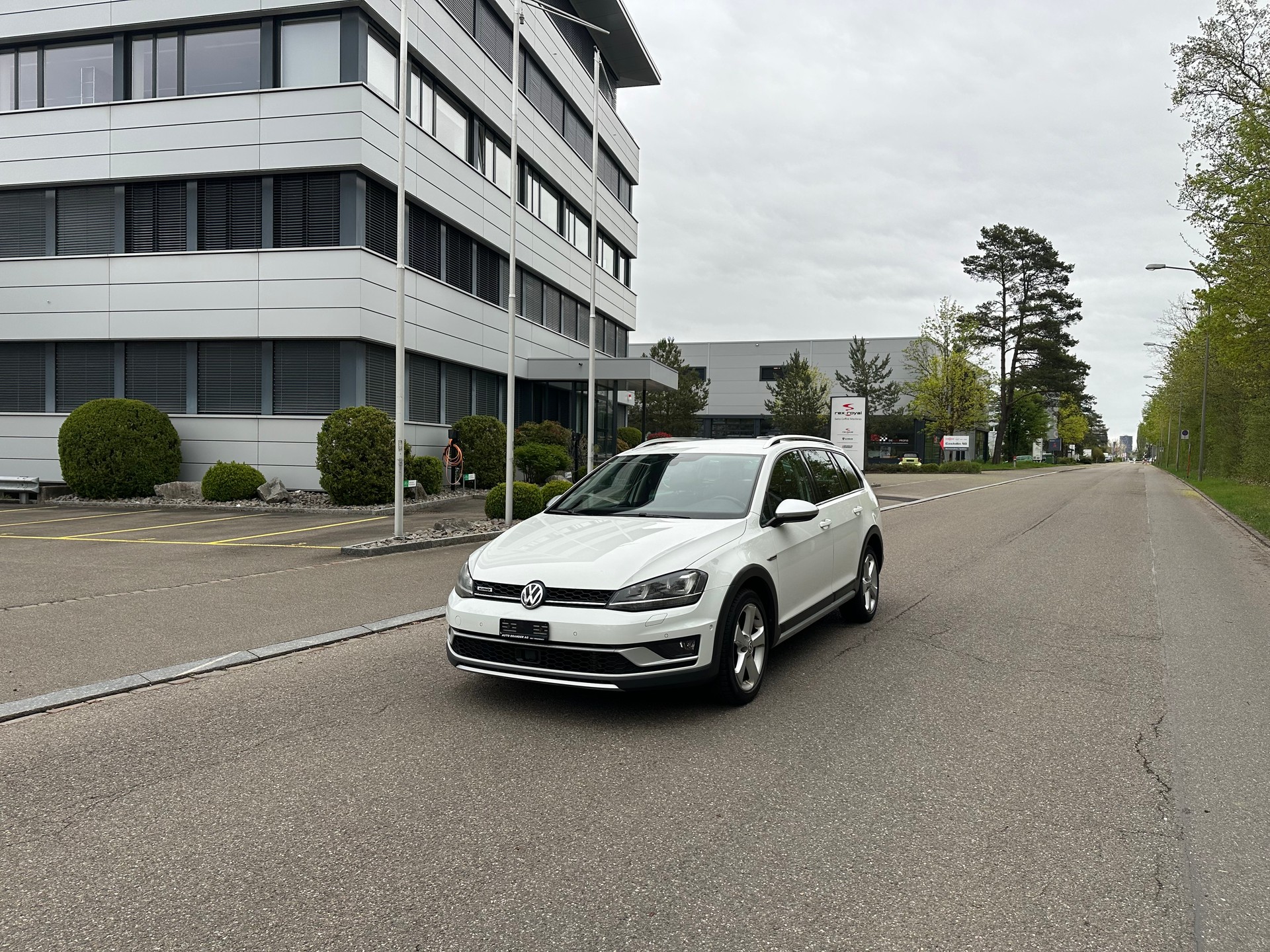 VW Golf 2.0 TDI Alltrack 4Motion-image-0